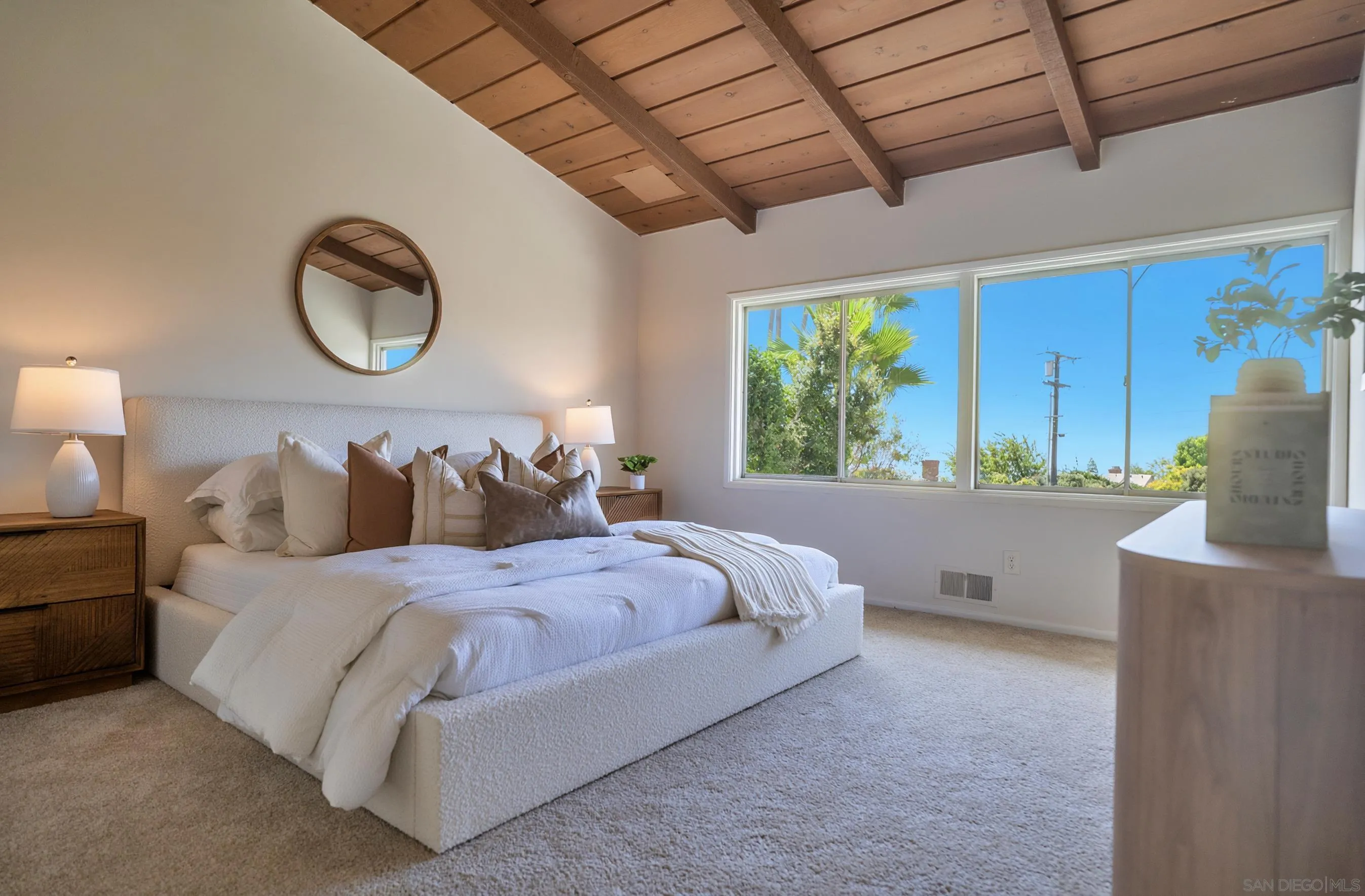 https://cdn.realtyfeed.com/cdn/127/260018820/bf5f4075520f0d675f7d88d8db63df54.webp