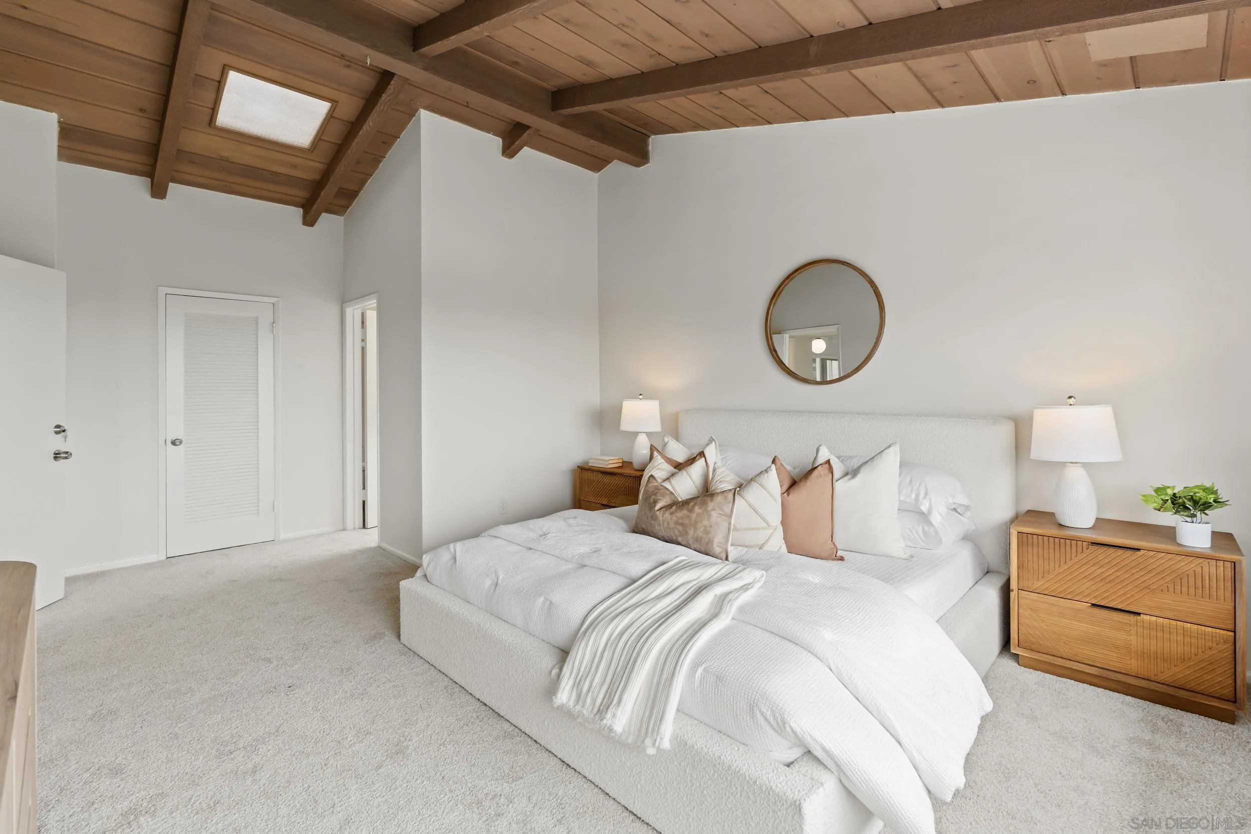 https://cdn.realtyfeed.com/cdn/127/260018820/cad54af0e9d0bc52f364183adc07ef83.webp