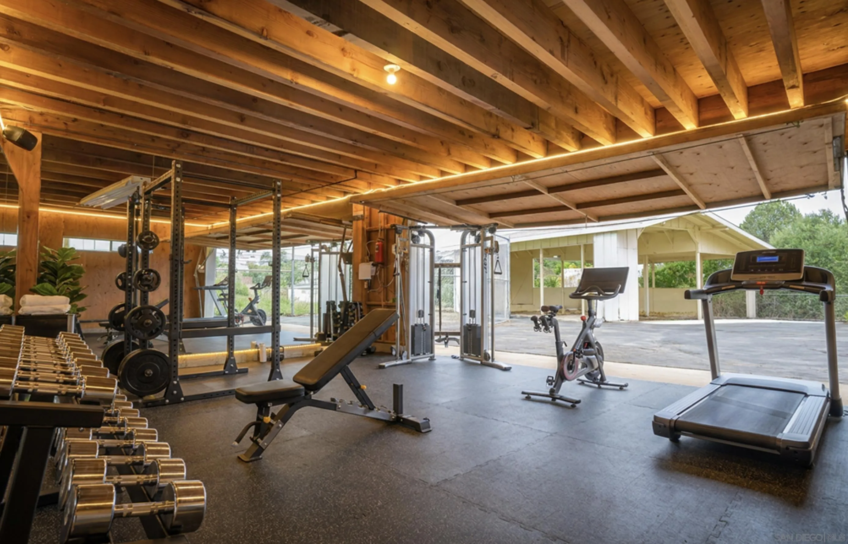https://cdn.realtyfeed.com/cdn/127/260018820/f04b7f88901df76a60f62c6b6efdb3f5.webp