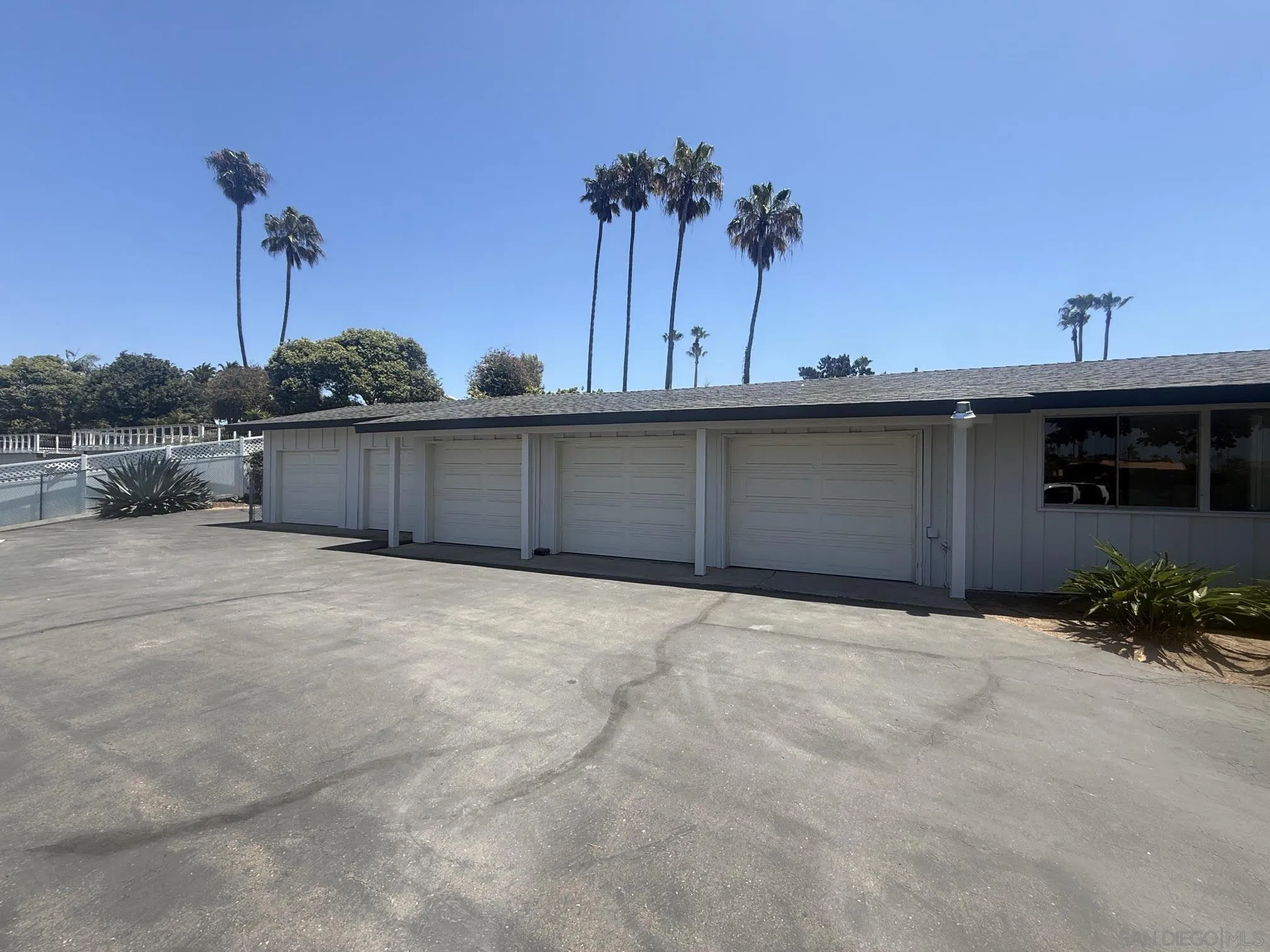 https://cdn.realtyfeed.com/cdn/127/260018820/f2a179398b14ffd4ad9d2a38a919e4c1.webp