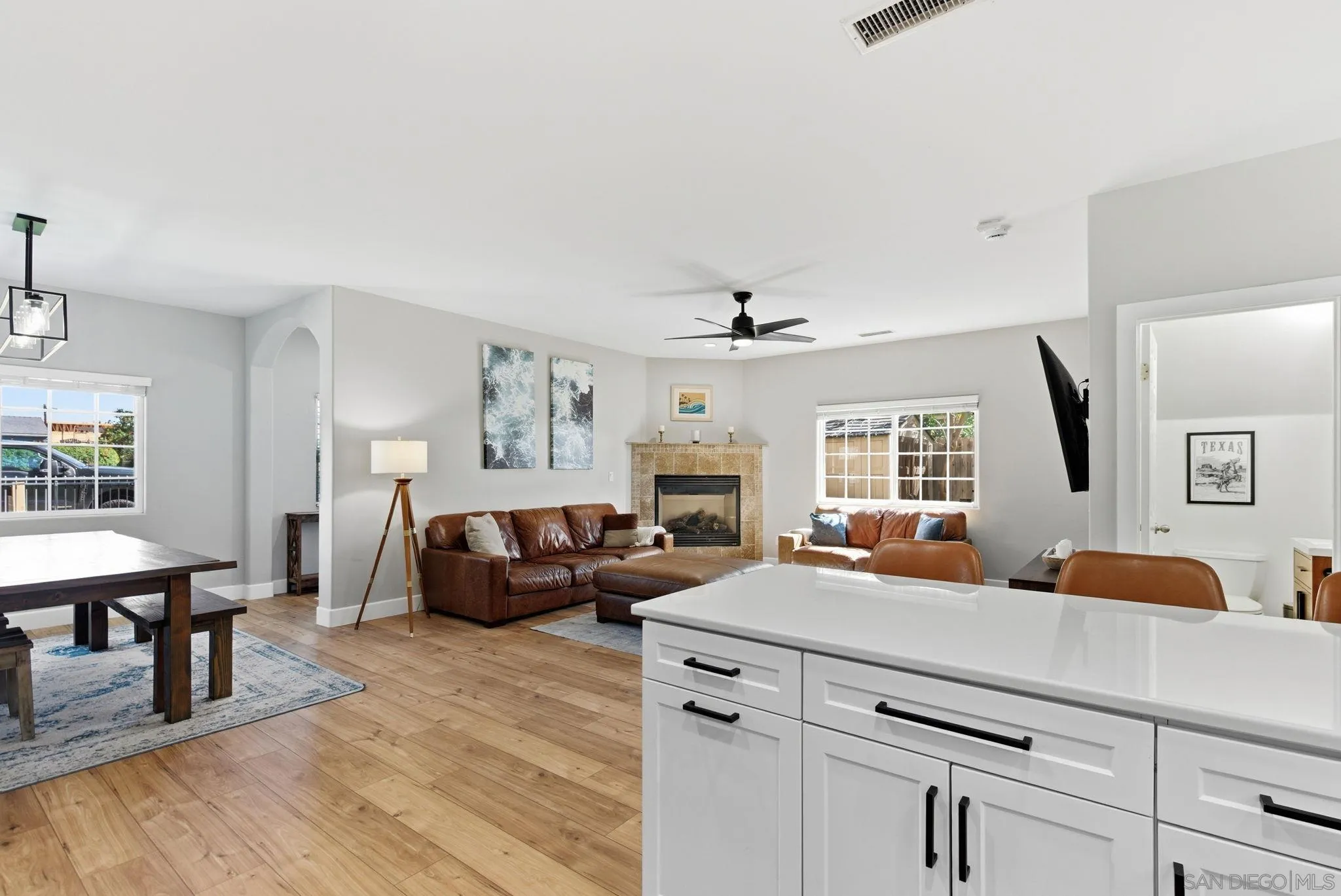 https://cdn.realtyfeed.com/cdn/127/260018824/74c5c4beb22f3d85ff1bf6d85c583779.webp