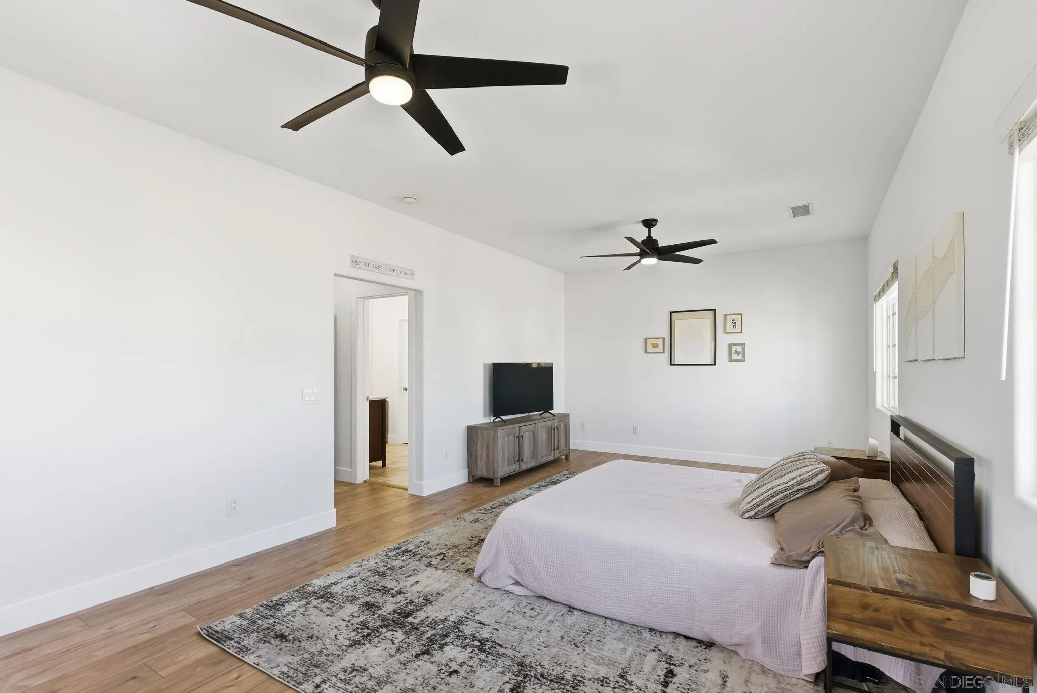 https://cdn.realtyfeed.com/cdn/127/260018824/7dca5db1afa3c909e94a96c746ad28f3.webp