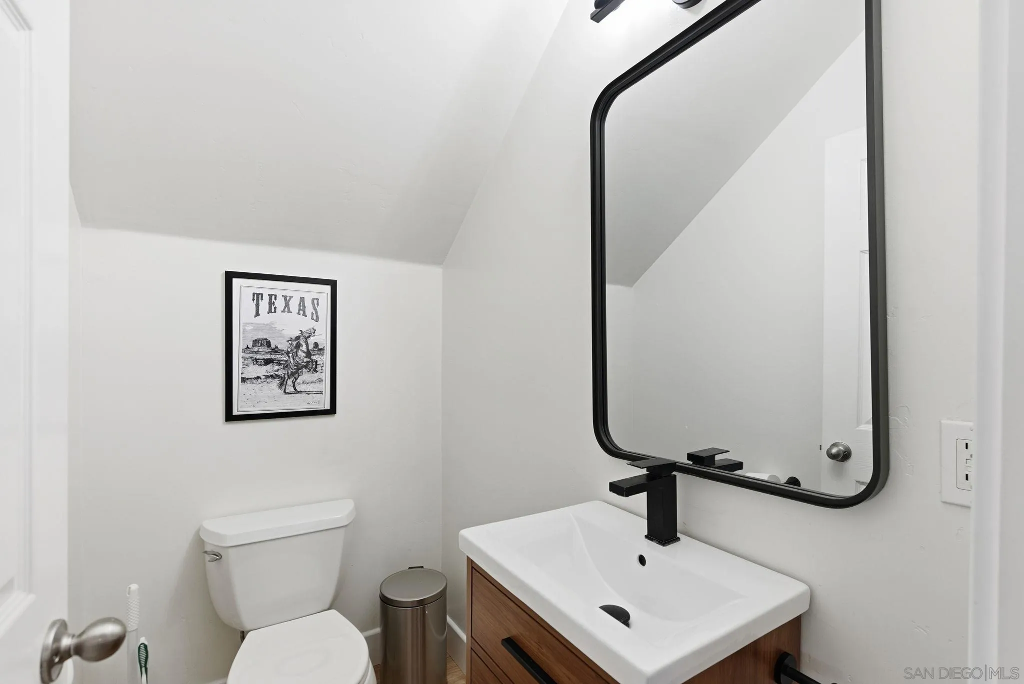 https://cdn.realtyfeed.com/cdn/127/260018824/8968a0edb4e8670c524d4dcca093e2c2.webp