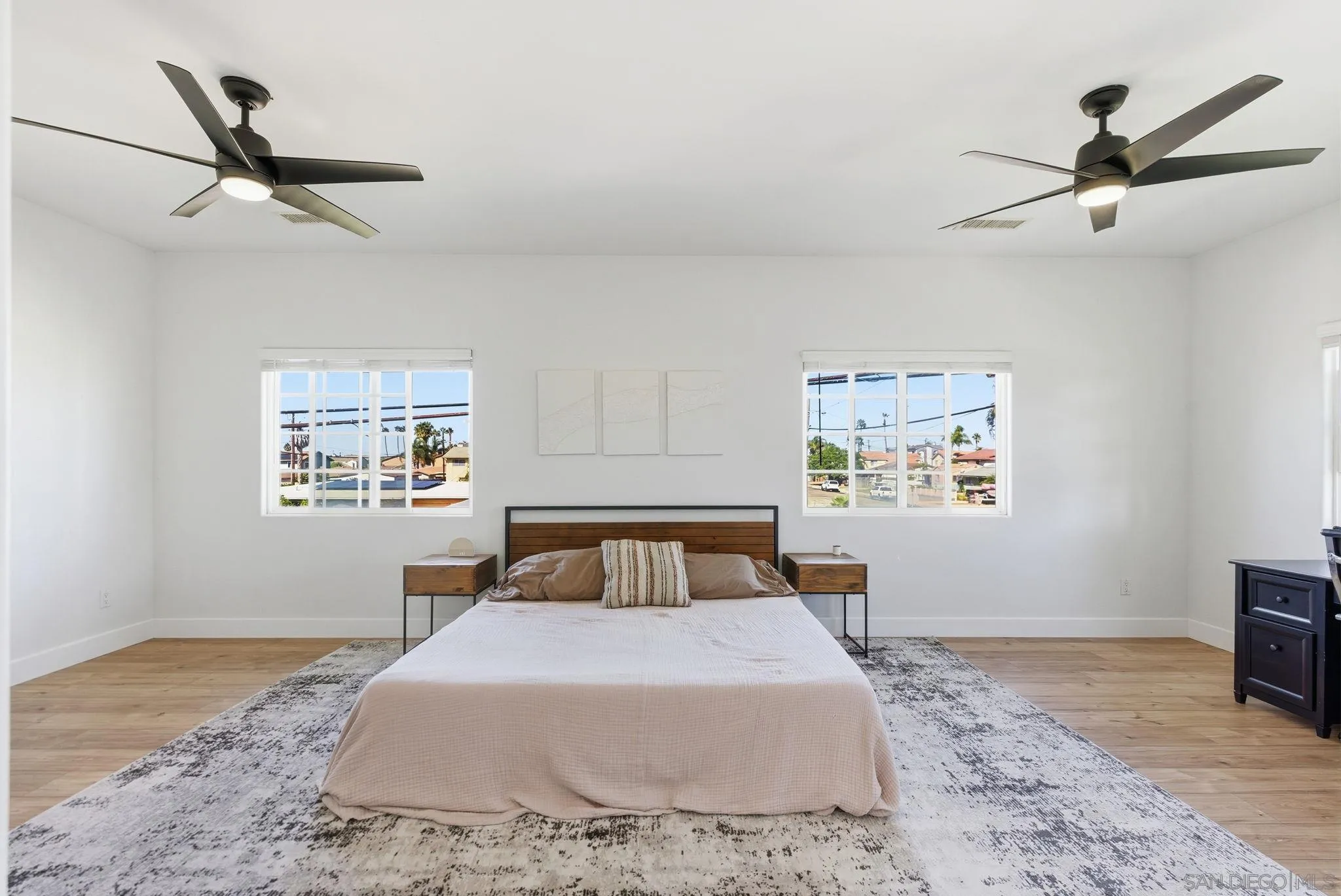 https://cdn.realtyfeed.com/cdn/127/260018824/8be1e2a9da901738f365b3de371bb290.webp