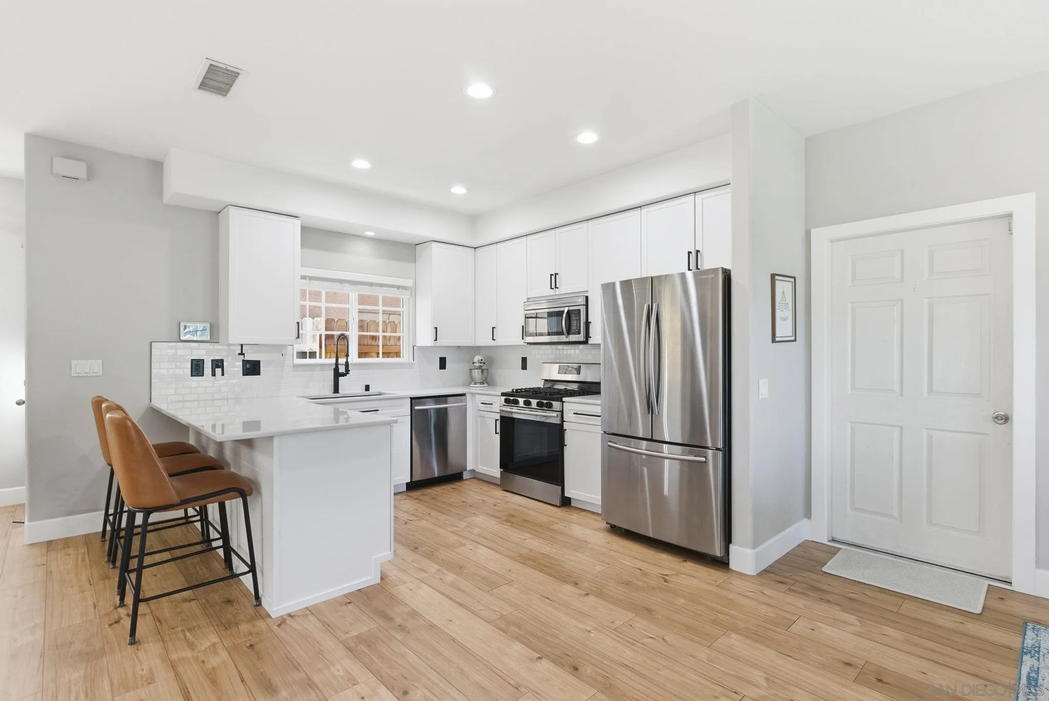 https://cdn.realtyfeed.com/cdn/127/260018824/8d75b231470ea386c5fc24a6c4c66239.webp