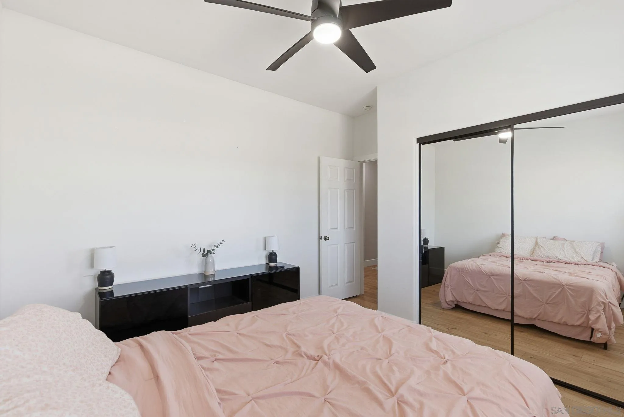 https://cdn.realtyfeed.com/cdn/127/260018824/952b89fdb840f6b6e45fa88bb1367eea.webp