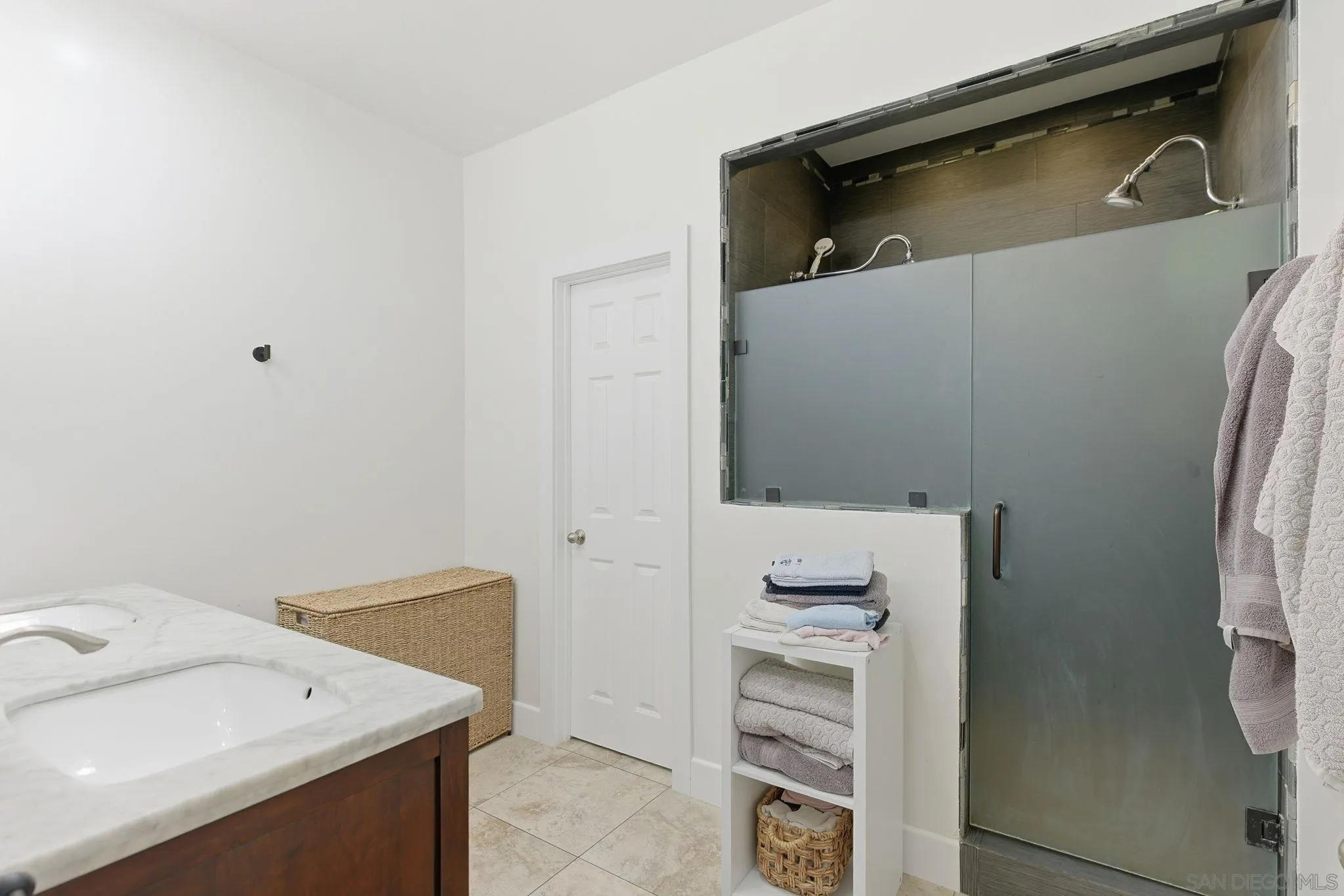 https://cdn.realtyfeed.com/cdn/127/260018824/c6f6d7e1bd21ec69f18f133a41454731.webp
