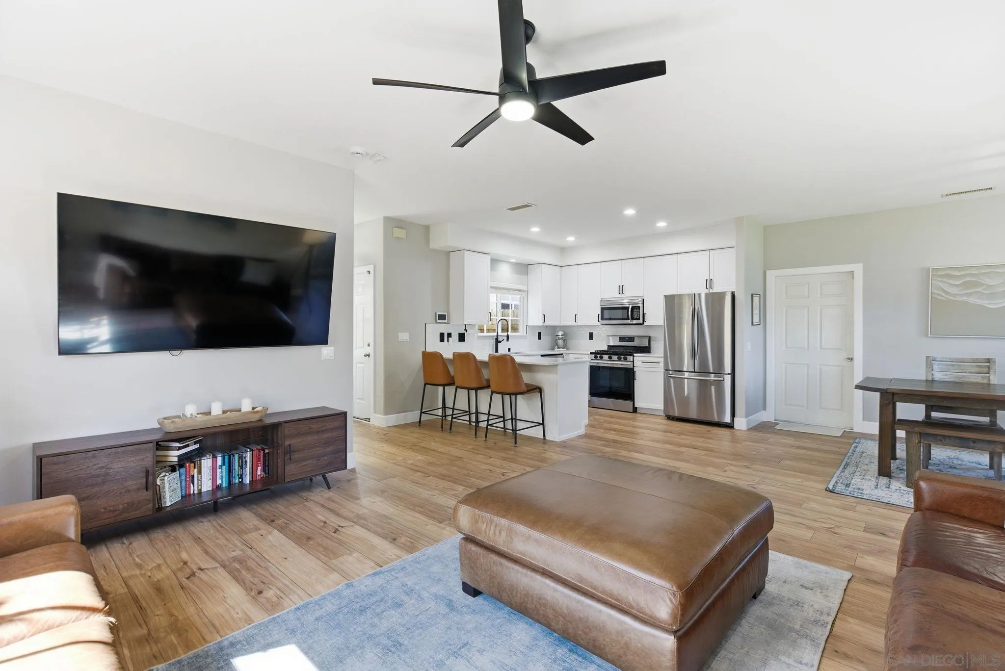 https://cdn.realtyfeed.com/cdn/127/260018824/d4e4527c726662354020977ff293a17c.webp