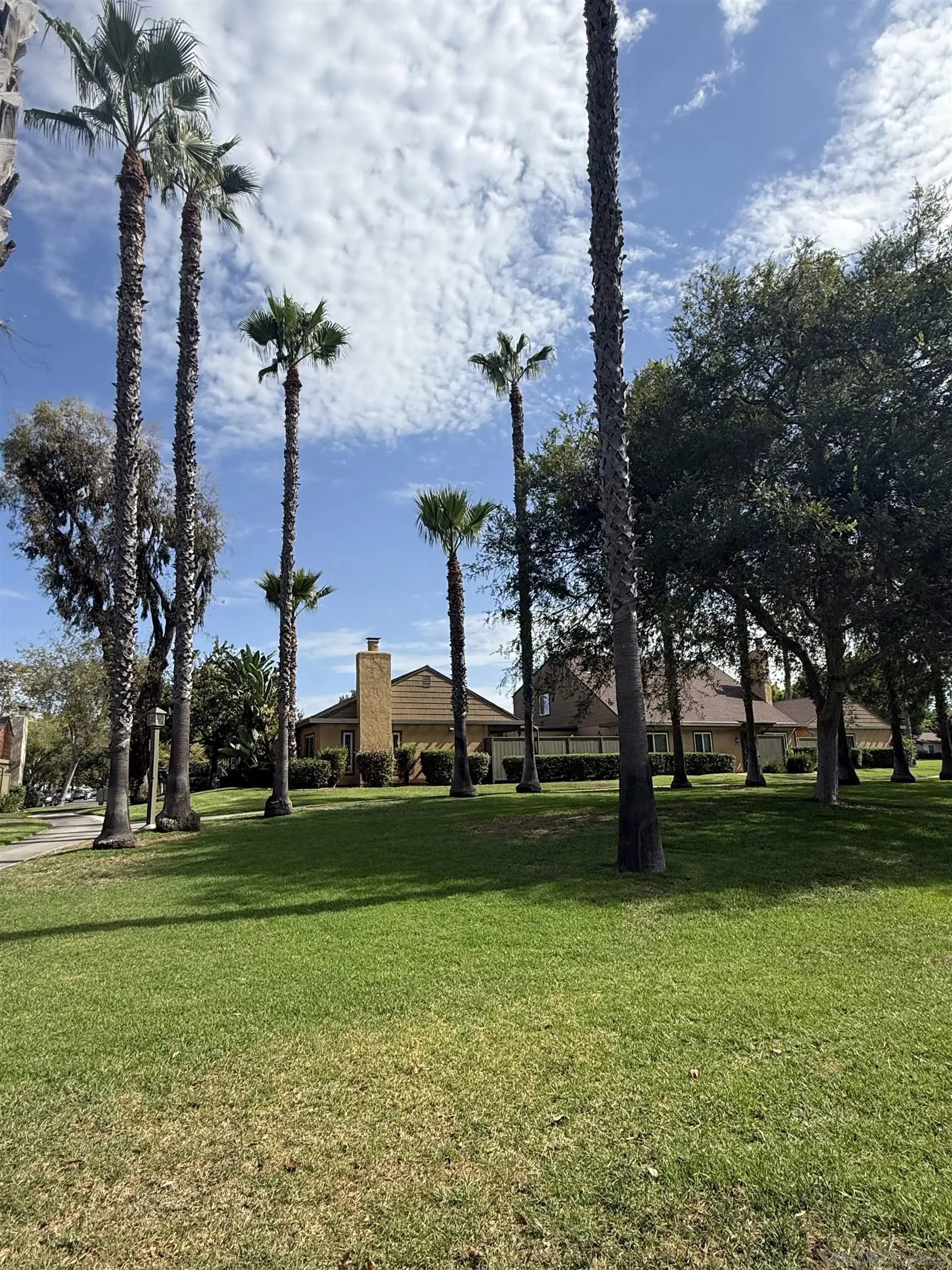 https://cdn.realtyfeed.com/cdn/127/260018831/2dec99ae30e8589263623d974adc8ff3.webp