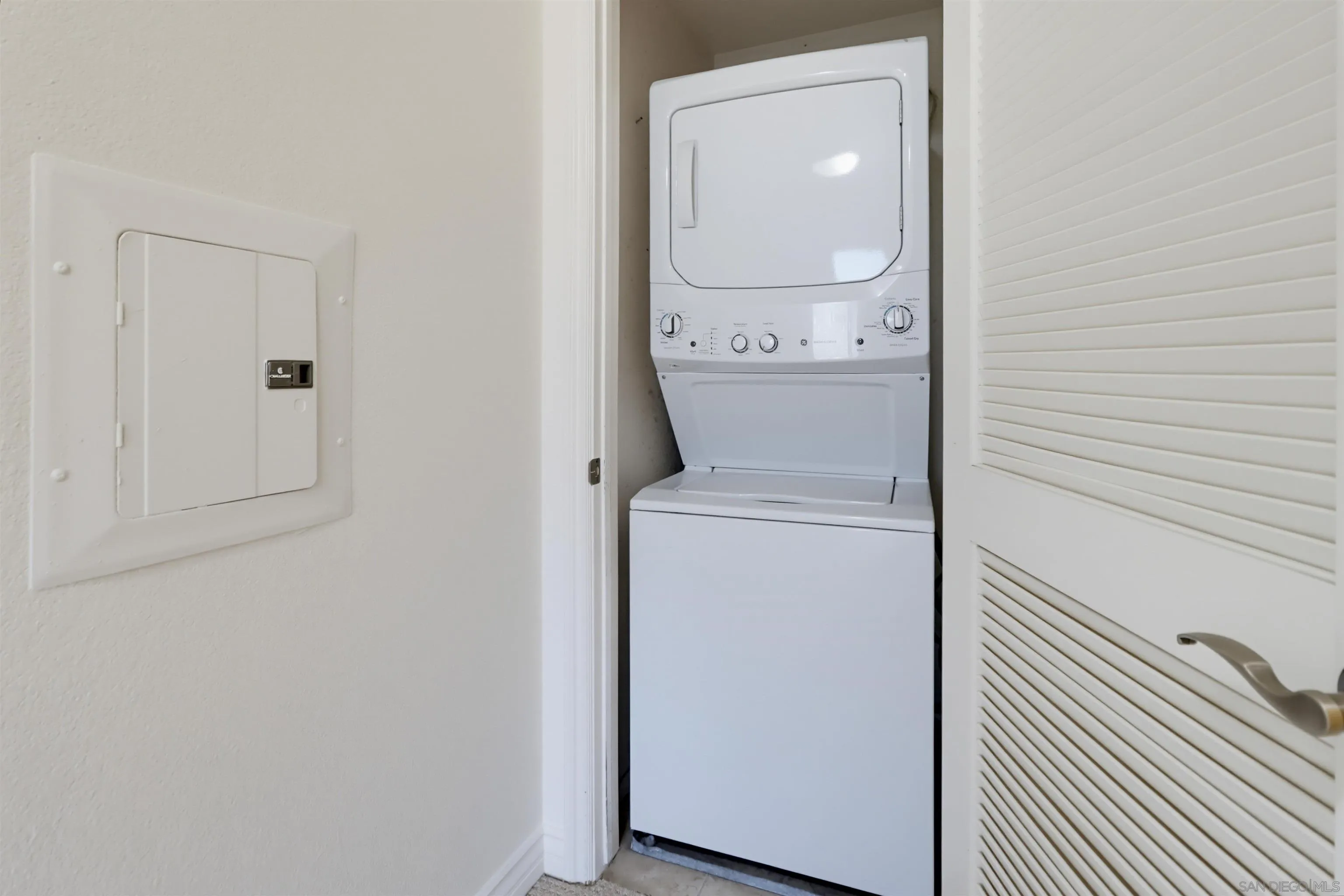 Photo #7: 260018832 Listing: Photo #7
