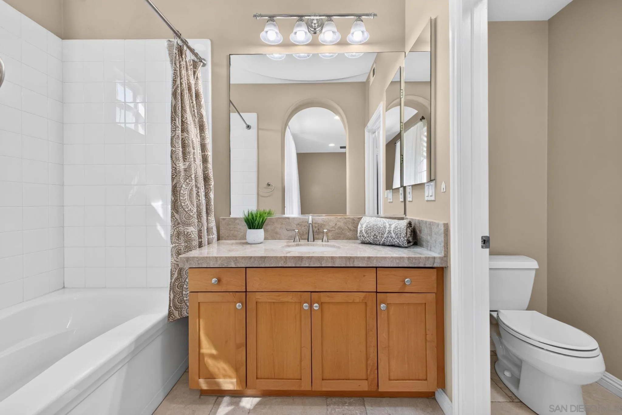 https://cdn.realtyfeed.com/cdn/127/260018833/1b4a4dc258e0f5938c01ca4bb028f00c.webp