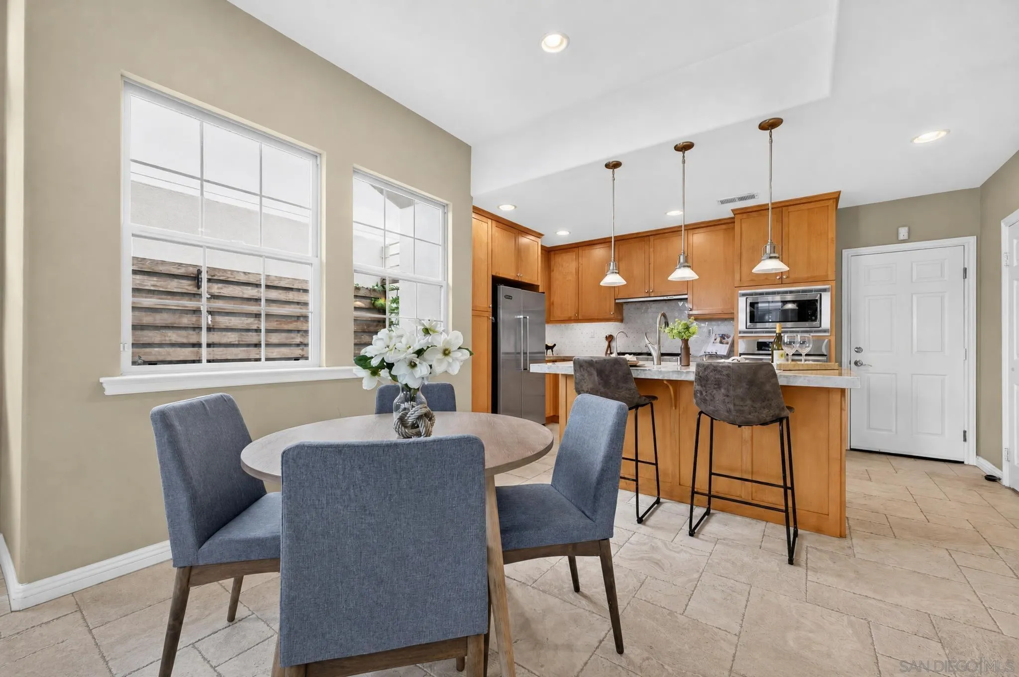 https://cdn.realtyfeed.com/cdn/127/260018833/362bb494589486b9d1e7240abe69ab12.webp