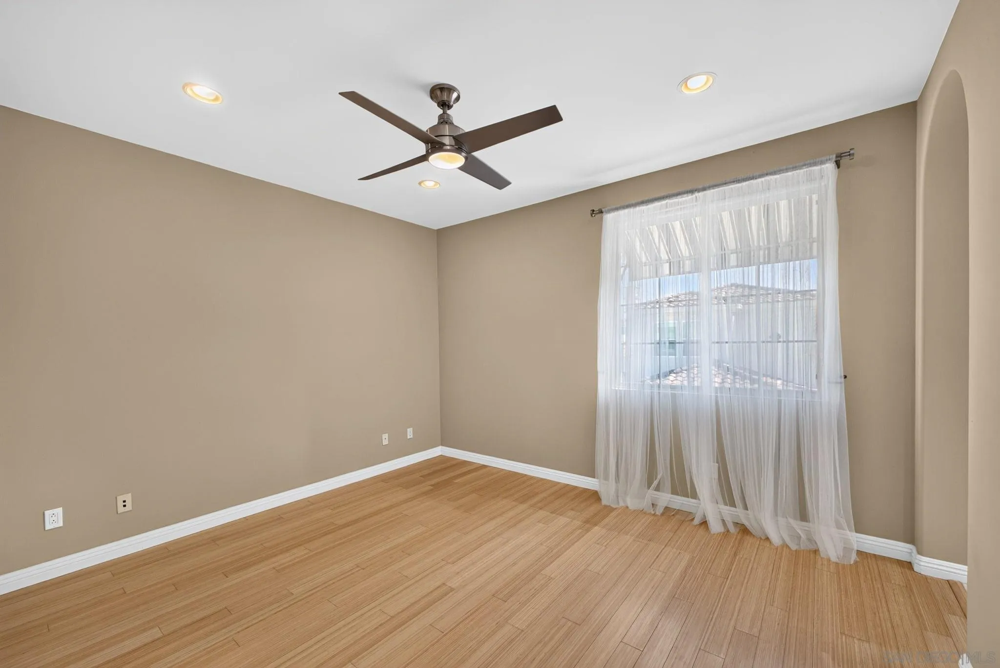https://cdn.realtyfeed.com/cdn/127/260018833/3ec12c23d1eb6236a7deda111ff740f8.webp
