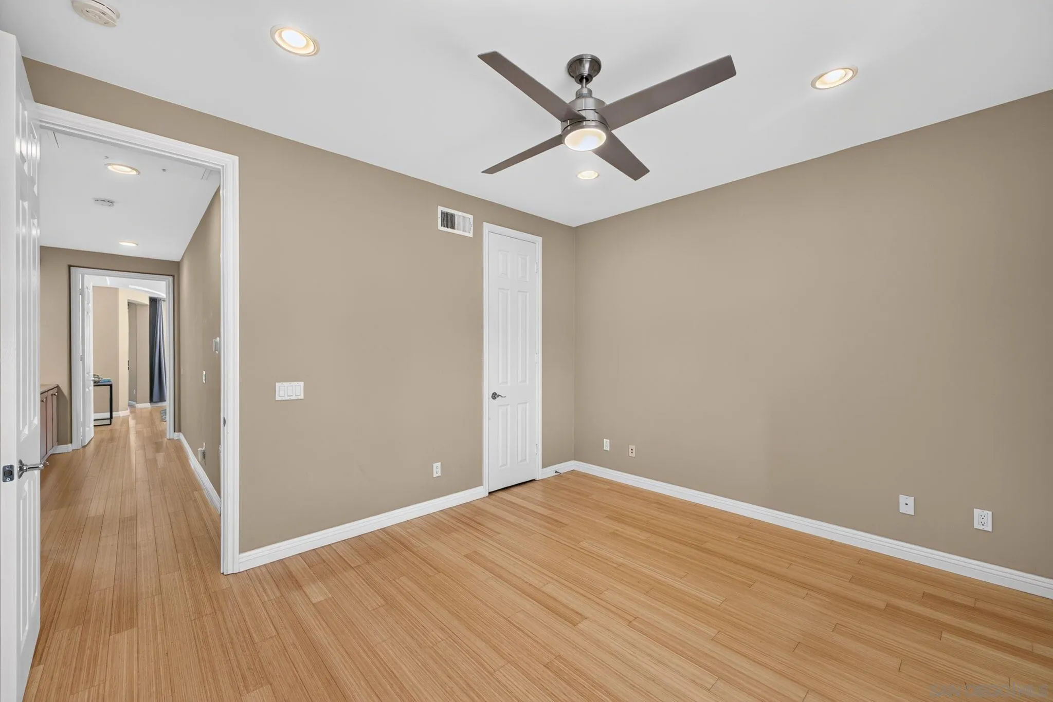 https://cdn.realtyfeed.com/cdn/127/260018833/44aa462433b4b17c8fd3edeba90f1dee.webp