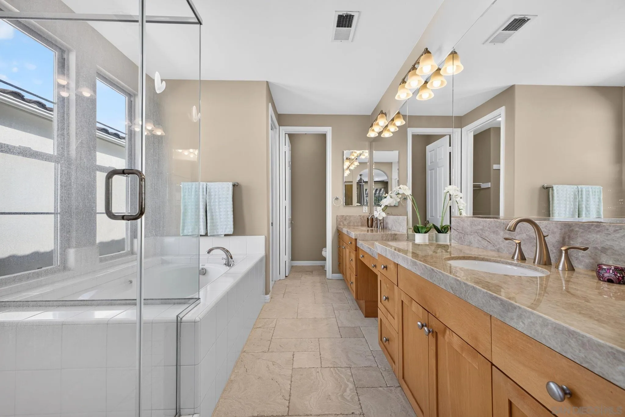 https://cdn.realtyfeed.com/cdn/127/260018833/460da0a1ed9cc106951b7609a90f54ae.webp