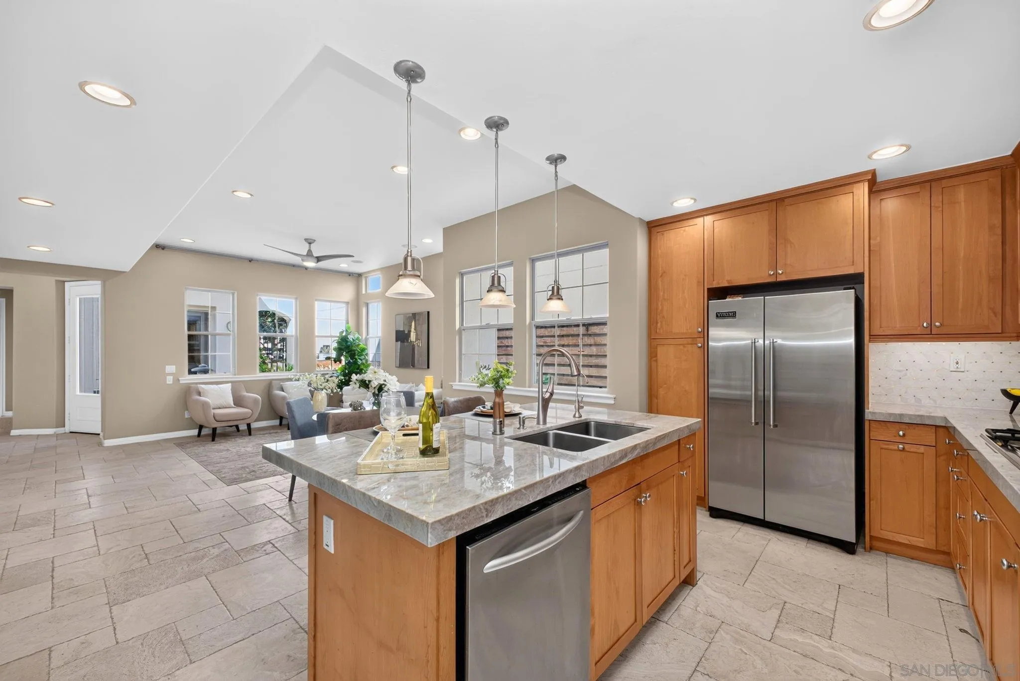 https://cdn.realtyfeed.com/cdn/127/260018833/521047ea1b29ff00d1015557fe7fb03e.webp