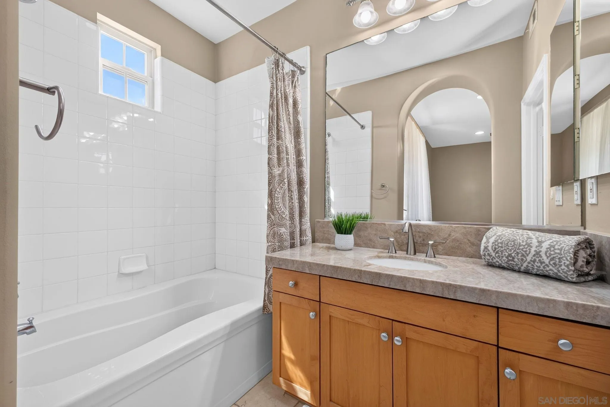 https://cdn.realtyfeed.com/cdn/127/260018833/63da59815bda30ff7e927004df979c1c.webp