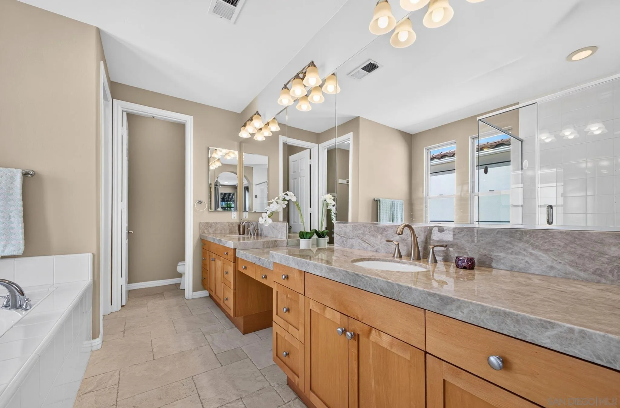 https://cdn.realtyfeed.com/cdn/127/260018833/b60f6834965ffd634af2863acee6e4e4.webp