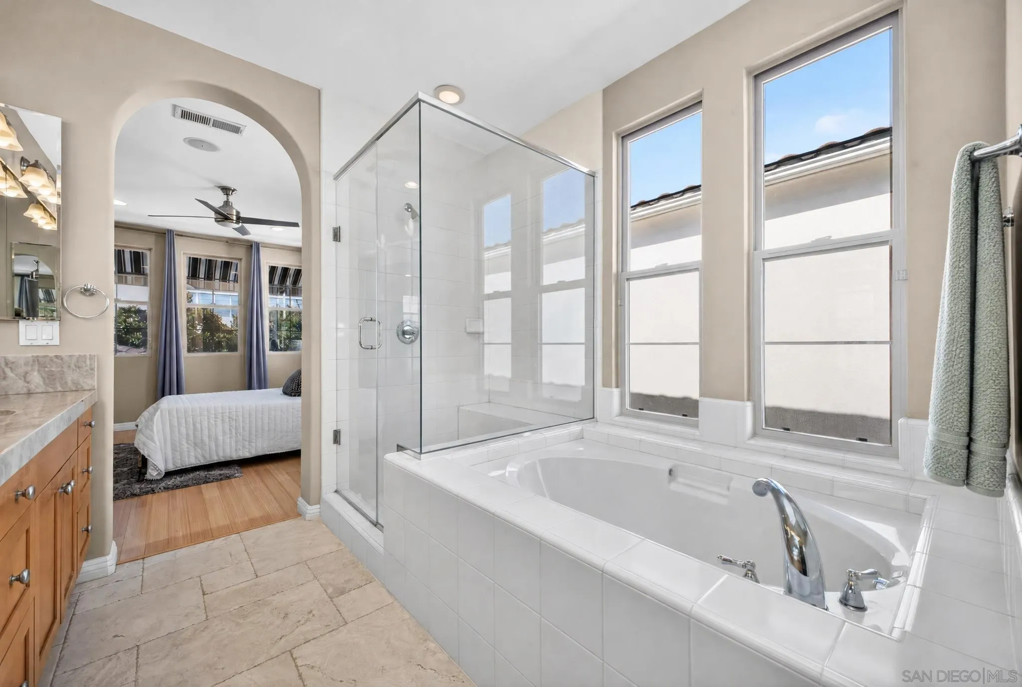 https://cdn.realtyfeed.com/cdn/127/260018833/ee3044ce5d46ed7d19a0f1919f12210e.webp