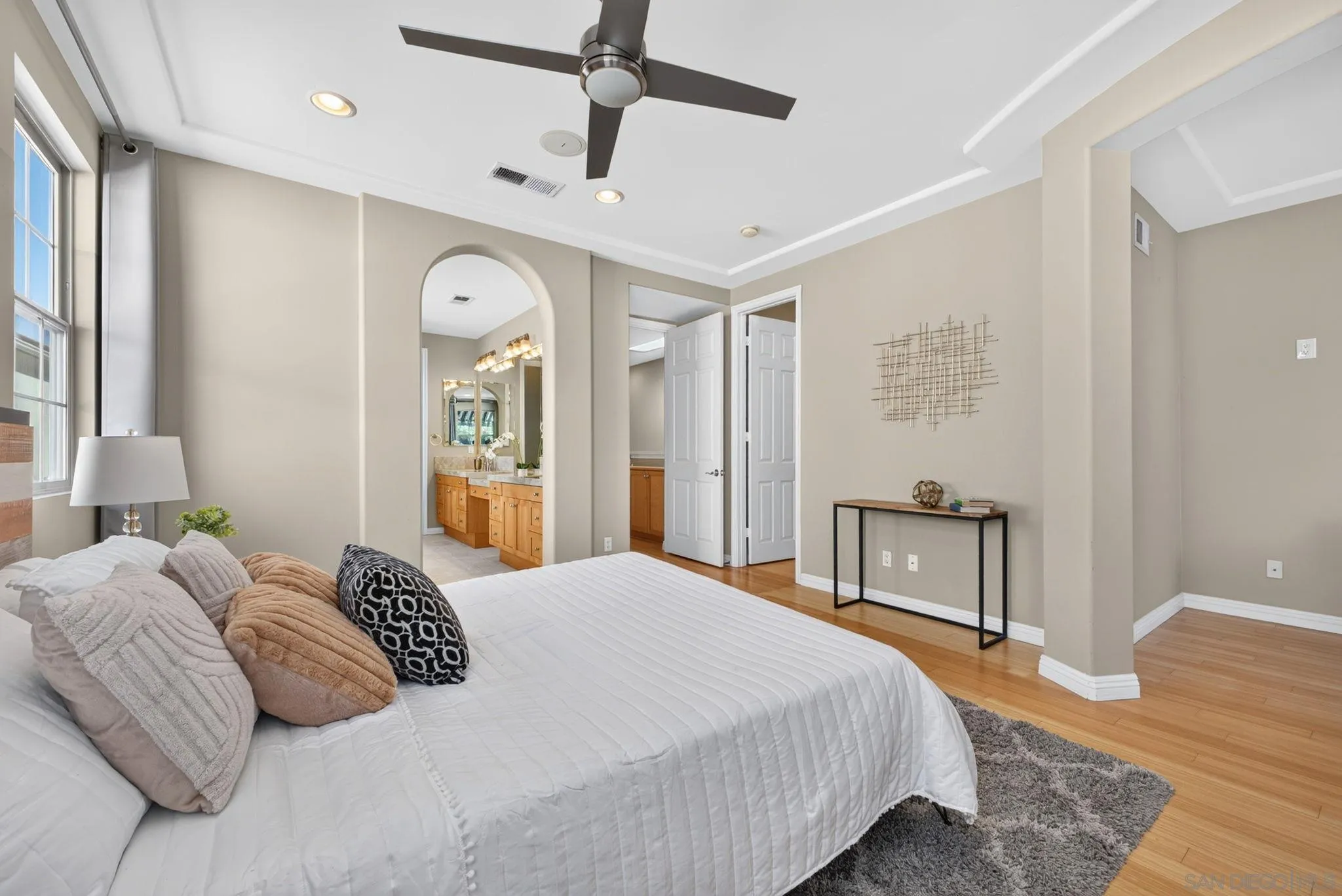 https://cdn.realtyfeed.com/cdn/127/260018833/f9adb8f94e2f47f8ca55323731bc0190.webp