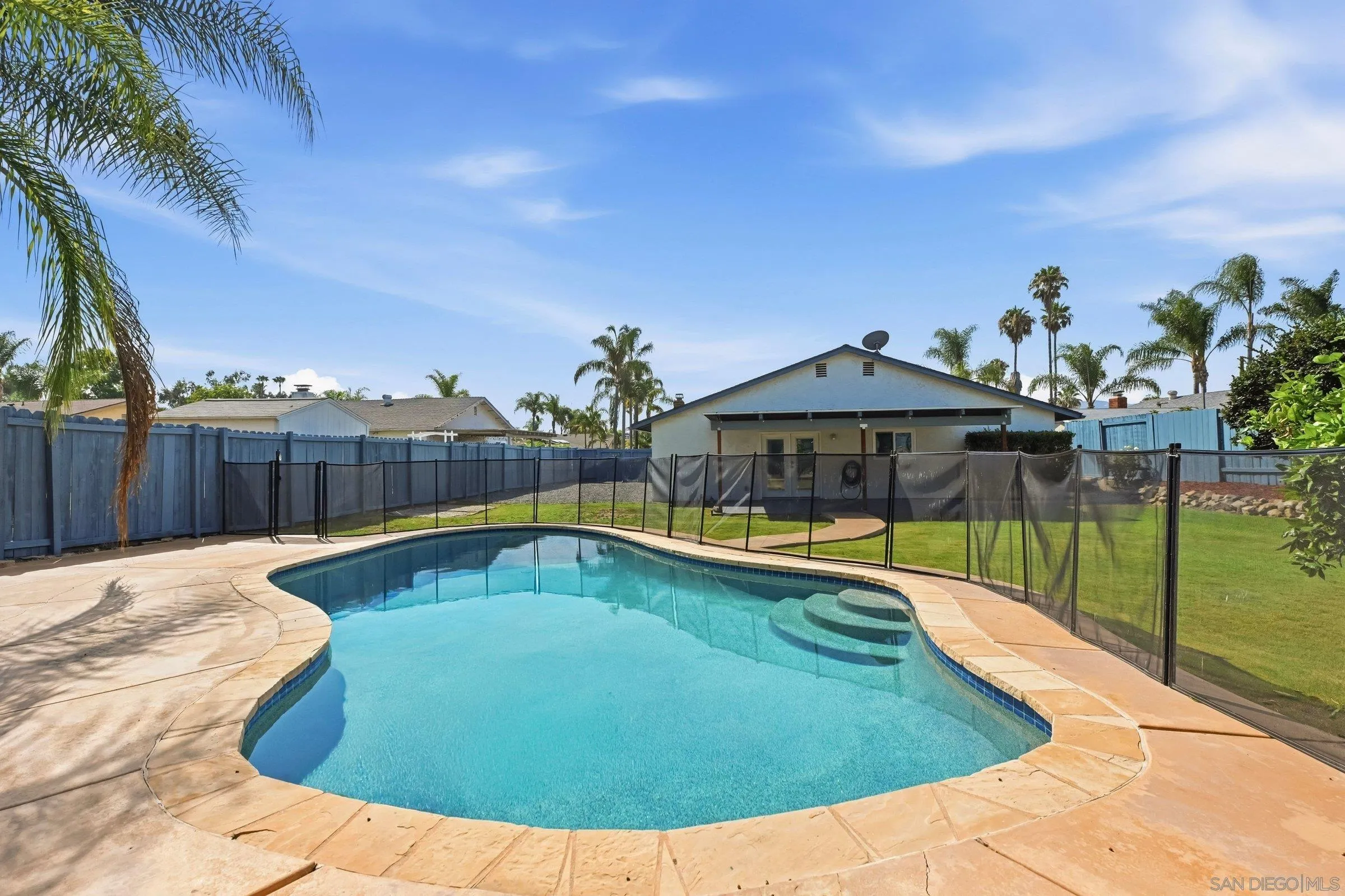 https://cdn.realtyfeed.com/cdn/127/260018837/9b6ca0fba6a14bd5af63de37401279a1.webp