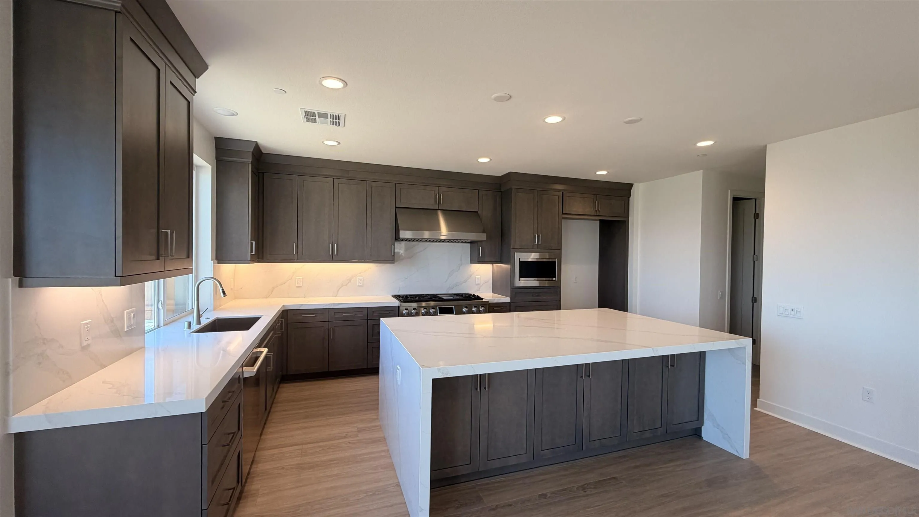 https://cdn.realtyfeed.com/cdn/127/260018841/04677accd091194c4dd9c5013621d8bc.webp