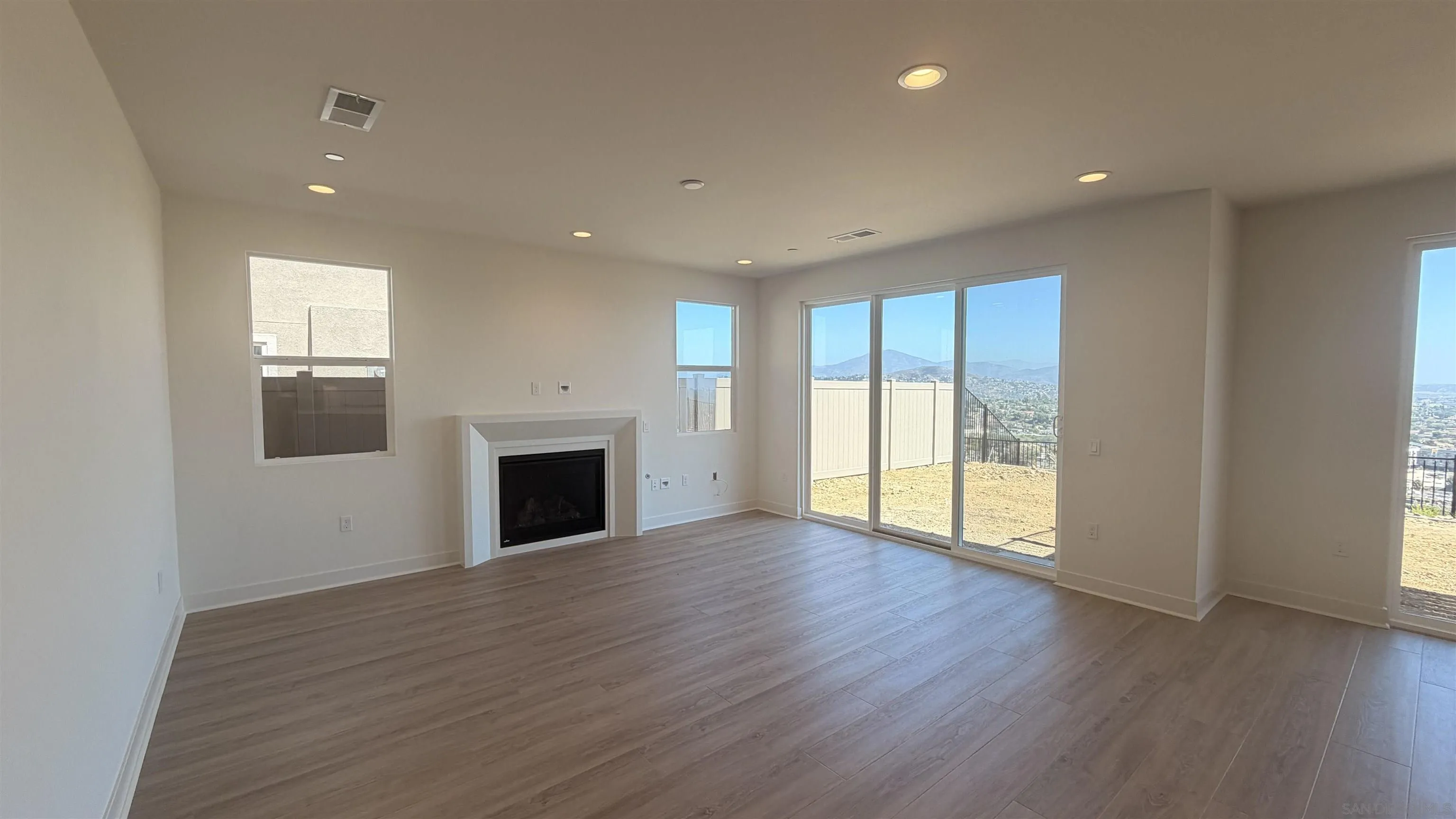 https://cdn.realtyfeed.com/cdn/127/260018841/466e4395fd4b8e82f9164dc76724e3bf.webp
