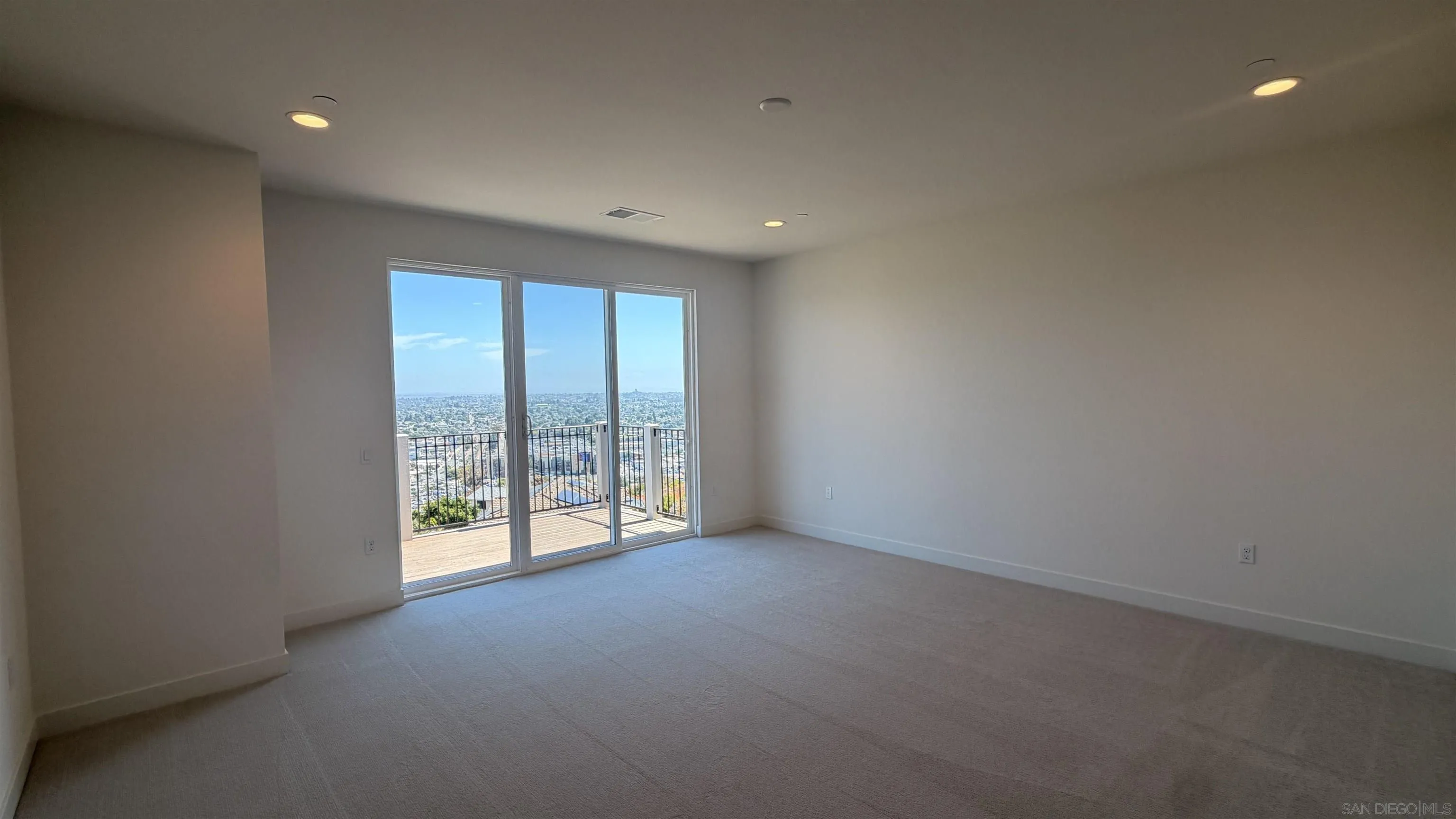 https://cdn.realtyfeed.com/cdn/127/260018841/52348e53a9953e2be660acbbd21bde87.webp