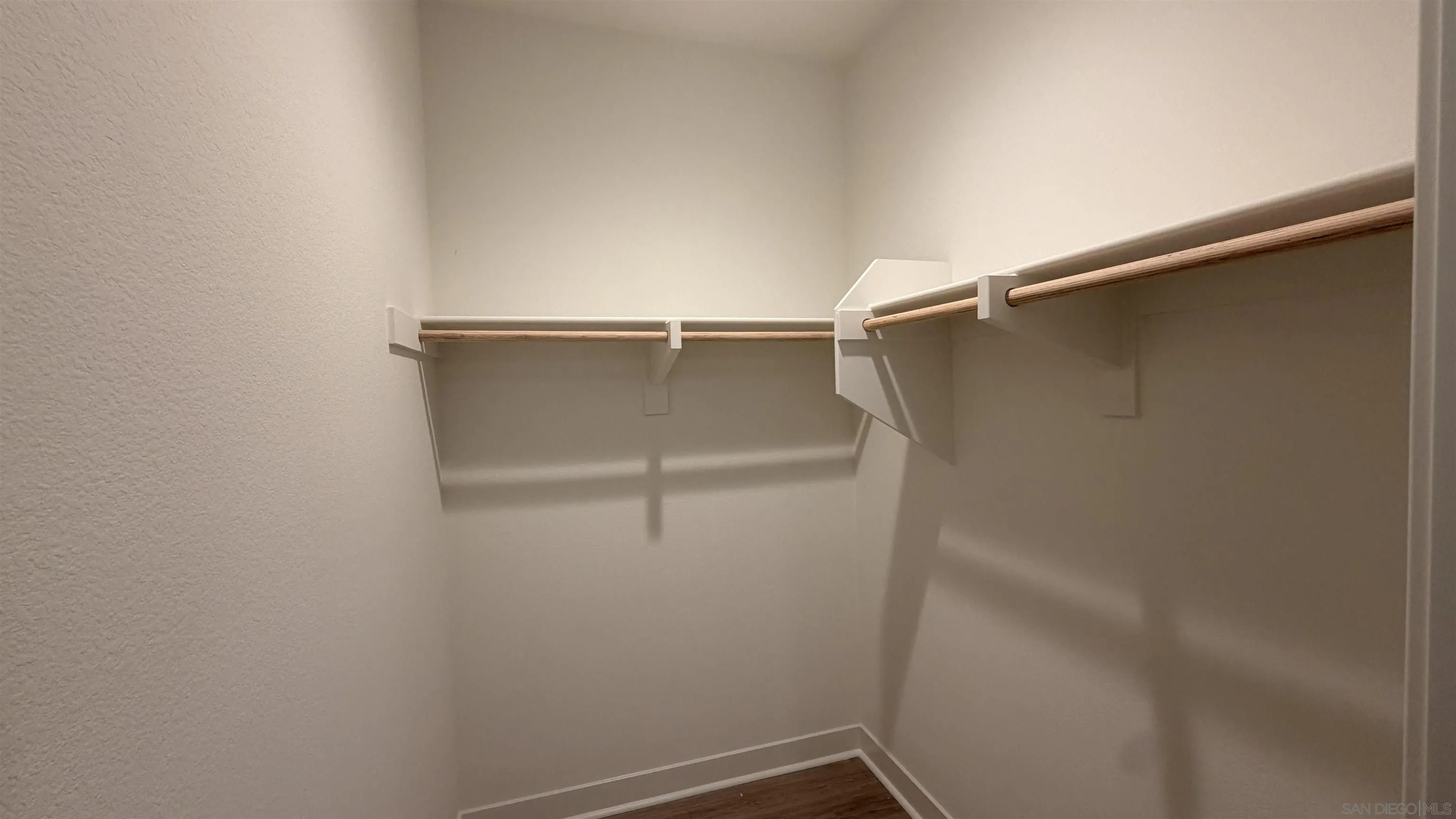 https://cdn.realtyfeed.com/cdn/127/260018841/6f27fc50e57bdd756defee08499e13f7.webp