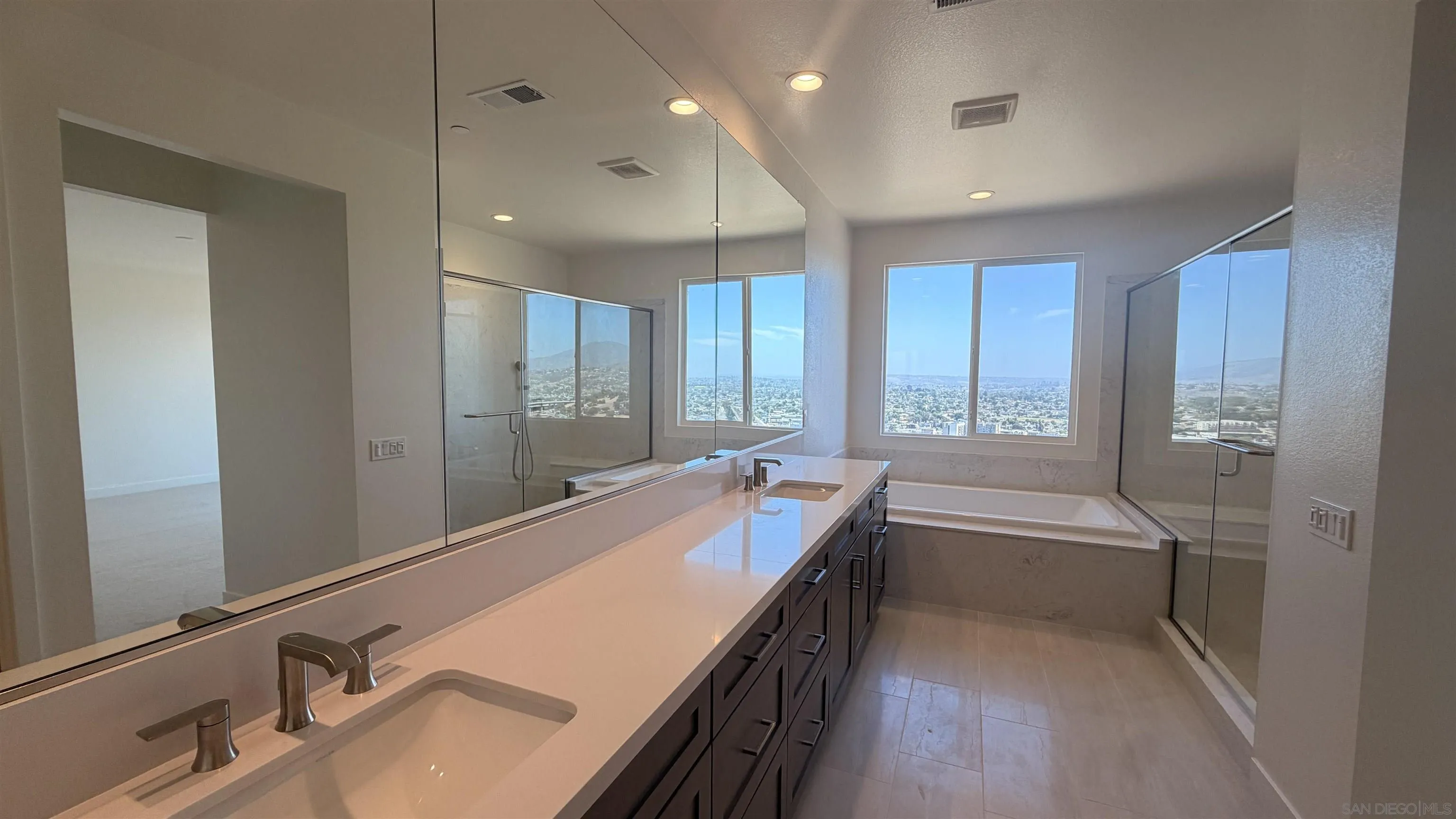 https://cdn.realtyfeed.com/cdn/127/260018841/bac5db5b89ec23040a824090a6ff4c92.webp