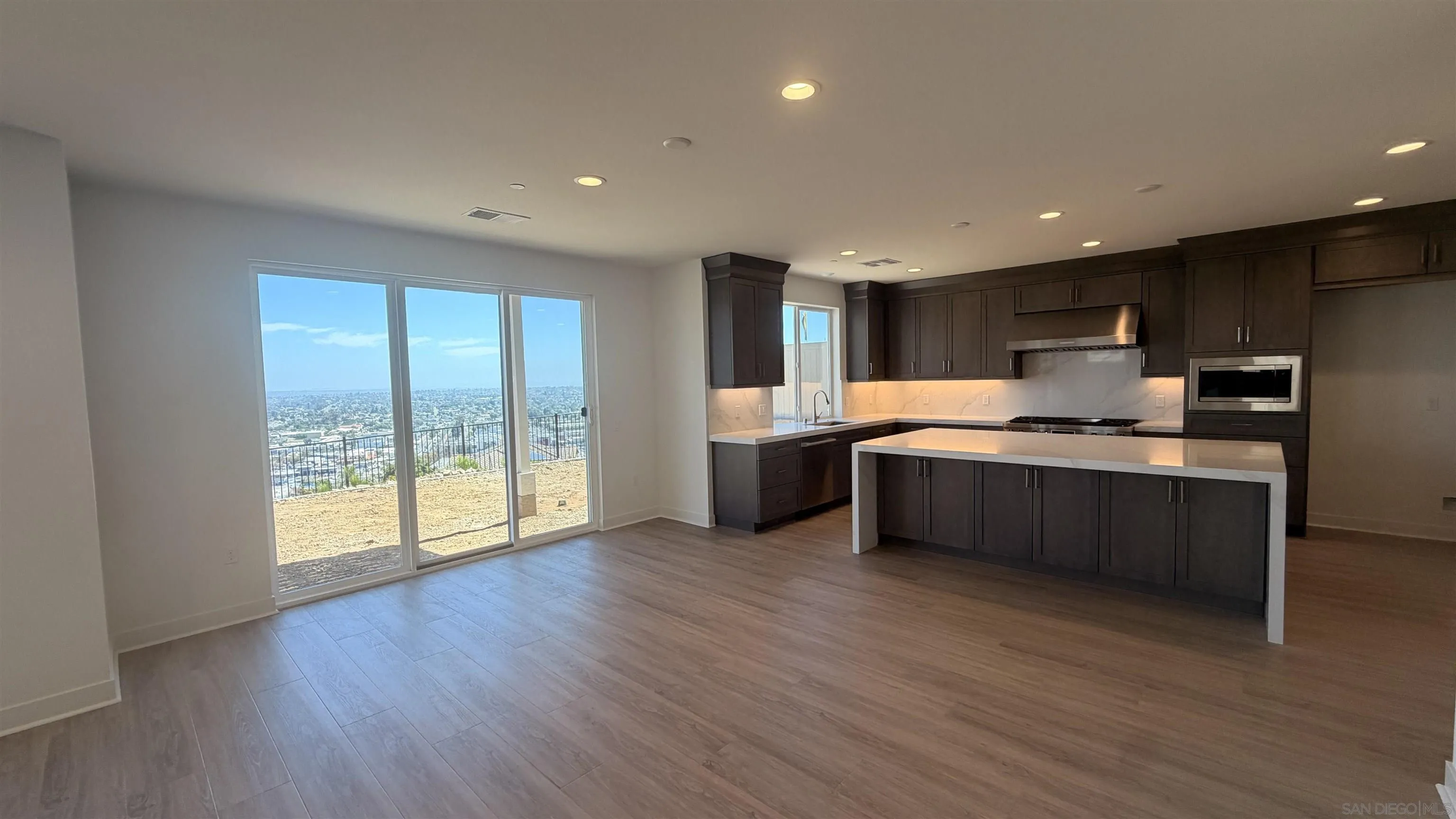 https://cdn.realtyfeed.com/cdn/127/260018841/e219d16d2d1ea1242afed0656528b2ce.webp