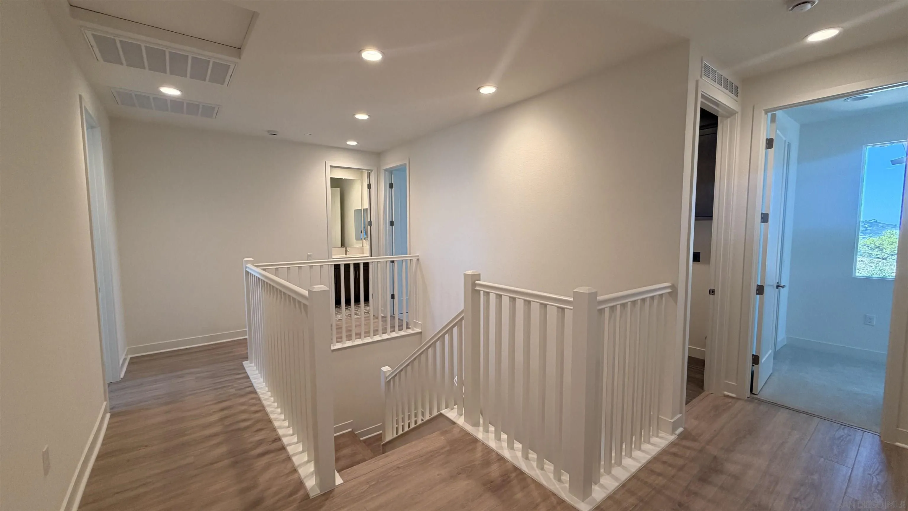 https://cdn.realtyfeed.com/cdn/127/260018841/e8f596f8f5a906945397f3d63f921fd0.webp