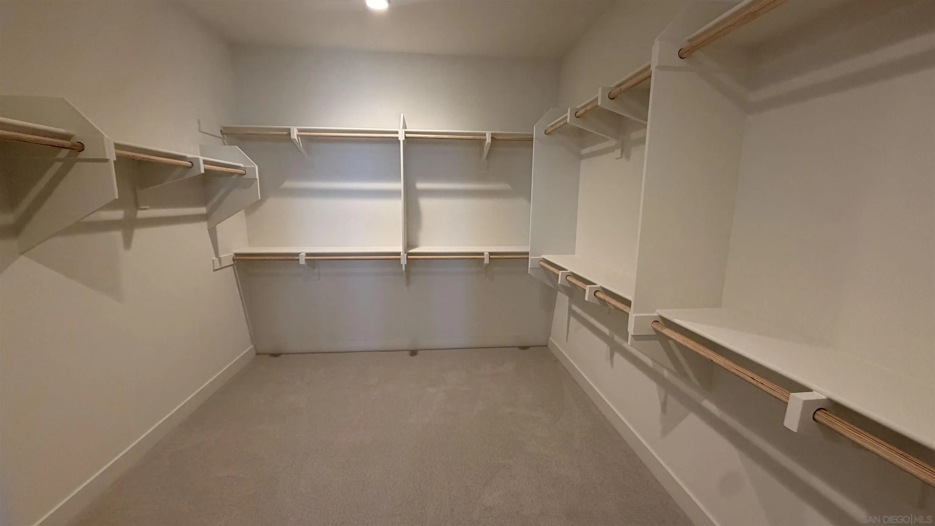 https://cdn.realtyfeed.com/cdn/127/260018841/f39a888e20a1151861b5529405d65d8e.webp