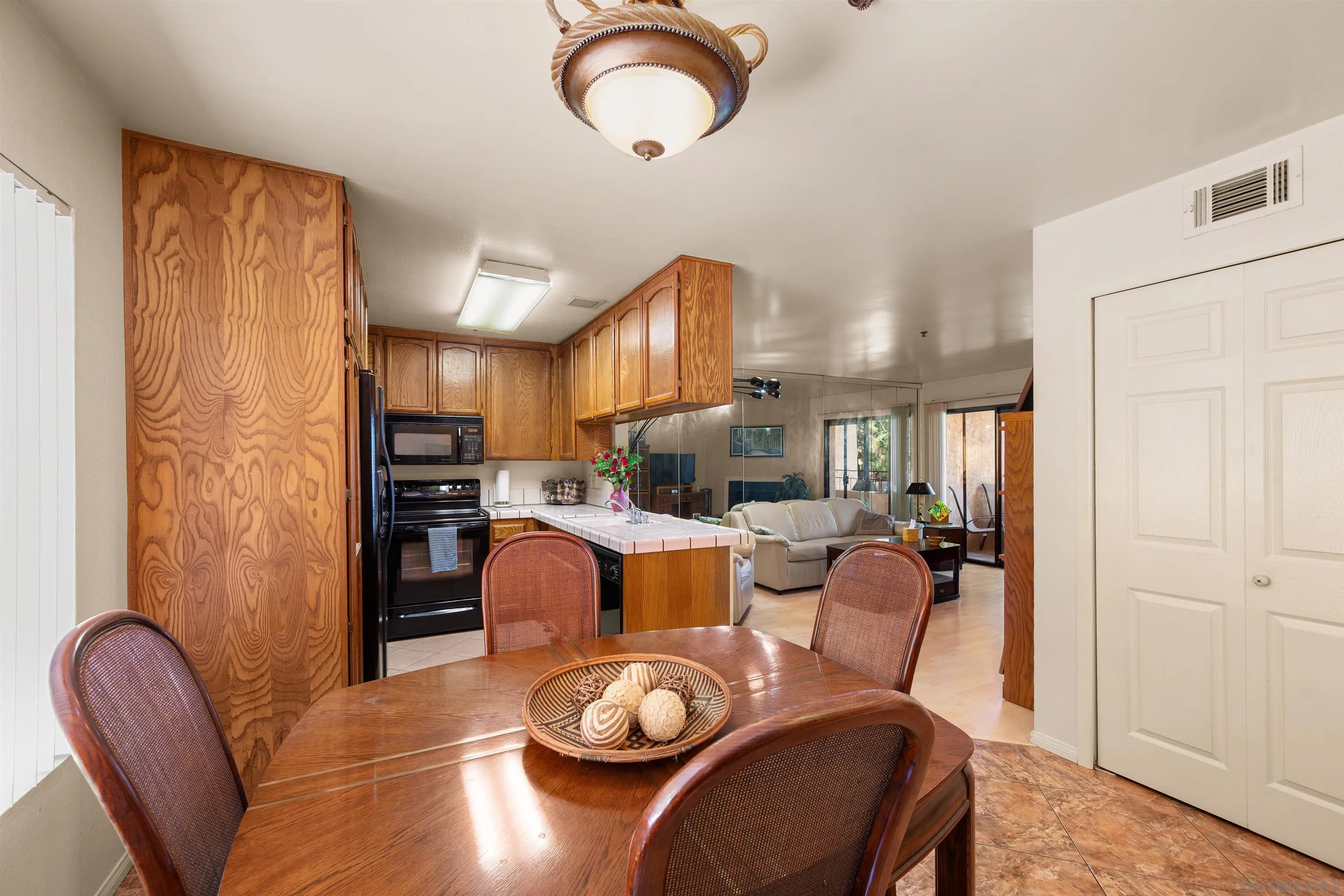 Photo #12: 260018842 Listing: Photo #12