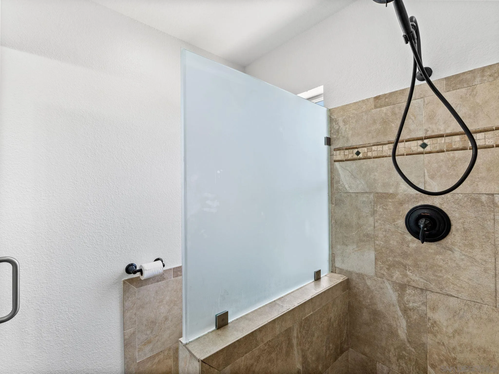 https://cdn.realtyfeed.com/cdn/127/260018845/3440e9cbcdf9e38a5fcc52cb6437b724.webp