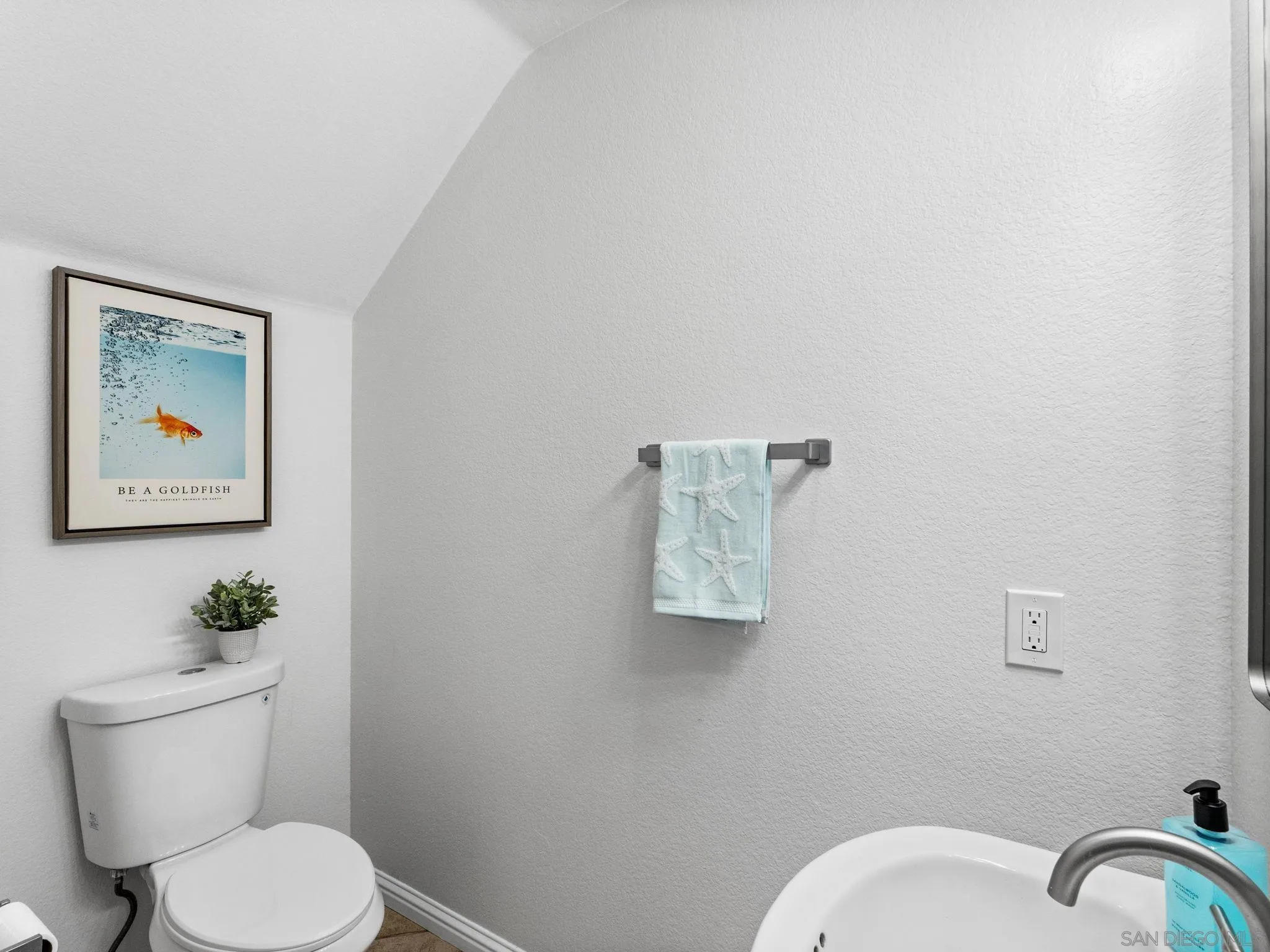 https://cdn.realtyfeed.com/cdn/127/260018845/974acdb84dd87d94726f0c935577d3c9.webp