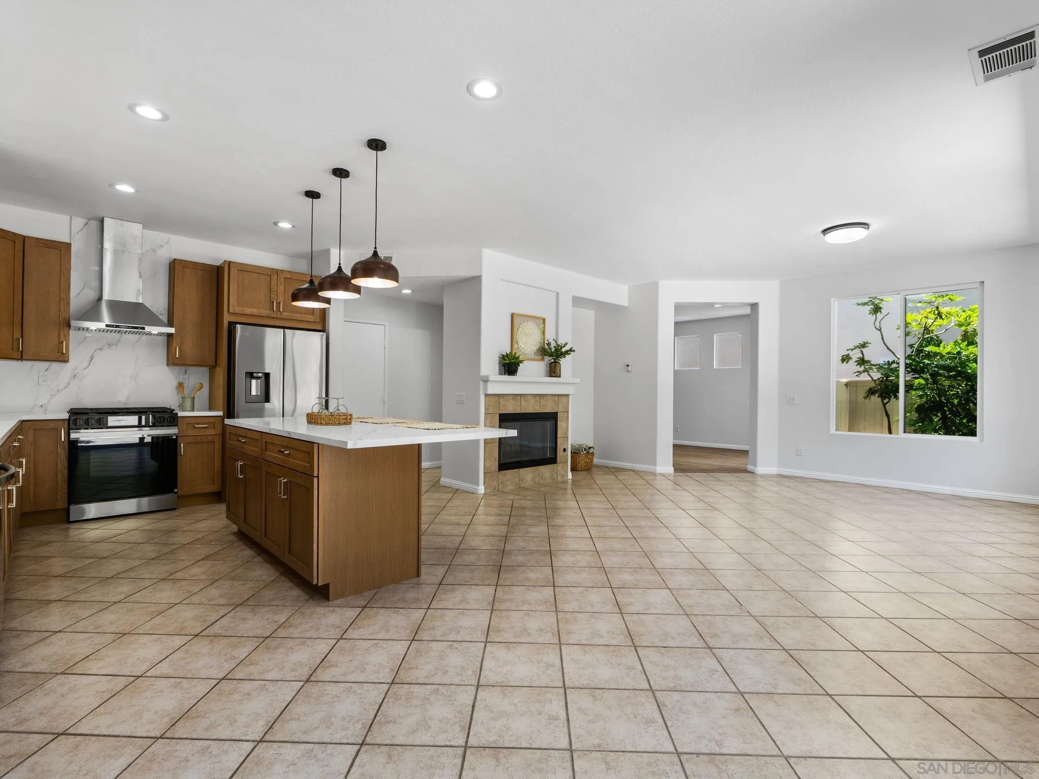 https://cdn.realtyfeed.com/cdn/127/260018845/a2fe7321657d498c9fd4907a1f88e154.webp