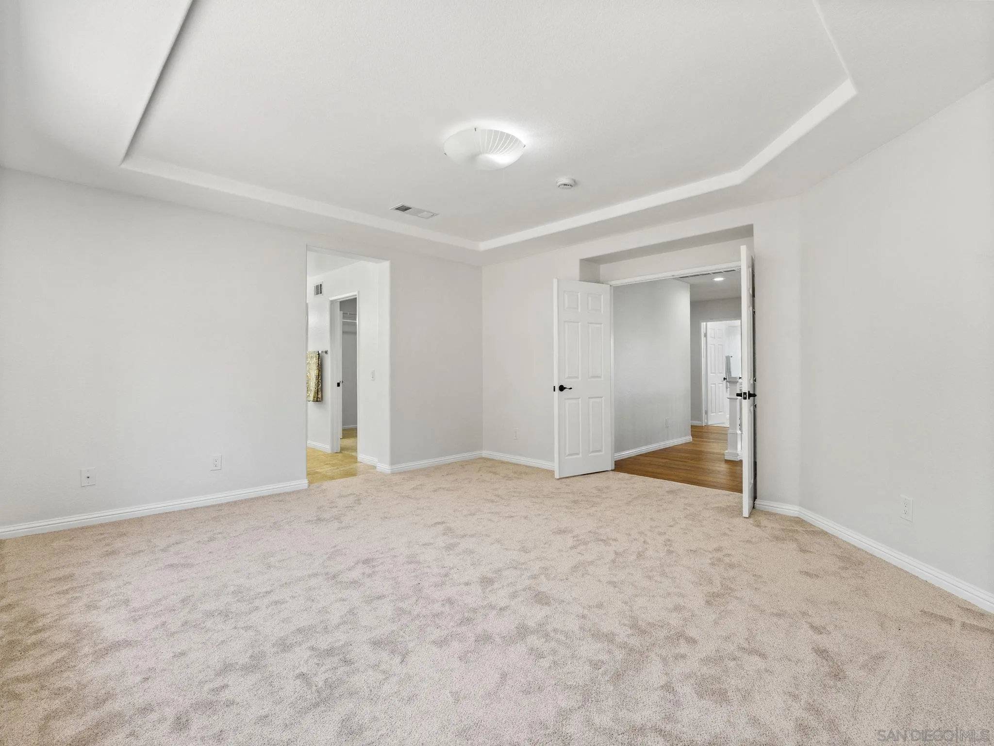 https://cdn.realtyfeed.com/cdn/127/260018845/b44f2ca4e5d79cd279451956f341623a.webp