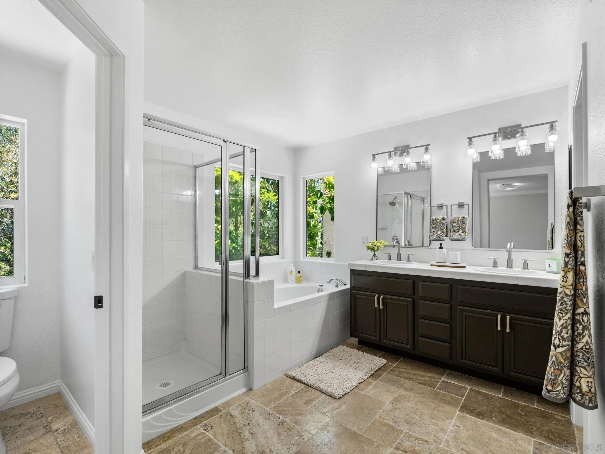 https://cdn.realtyfeed.com/cdn/127/260018845/e215309cf7f645c1399758f36dfed735.webp