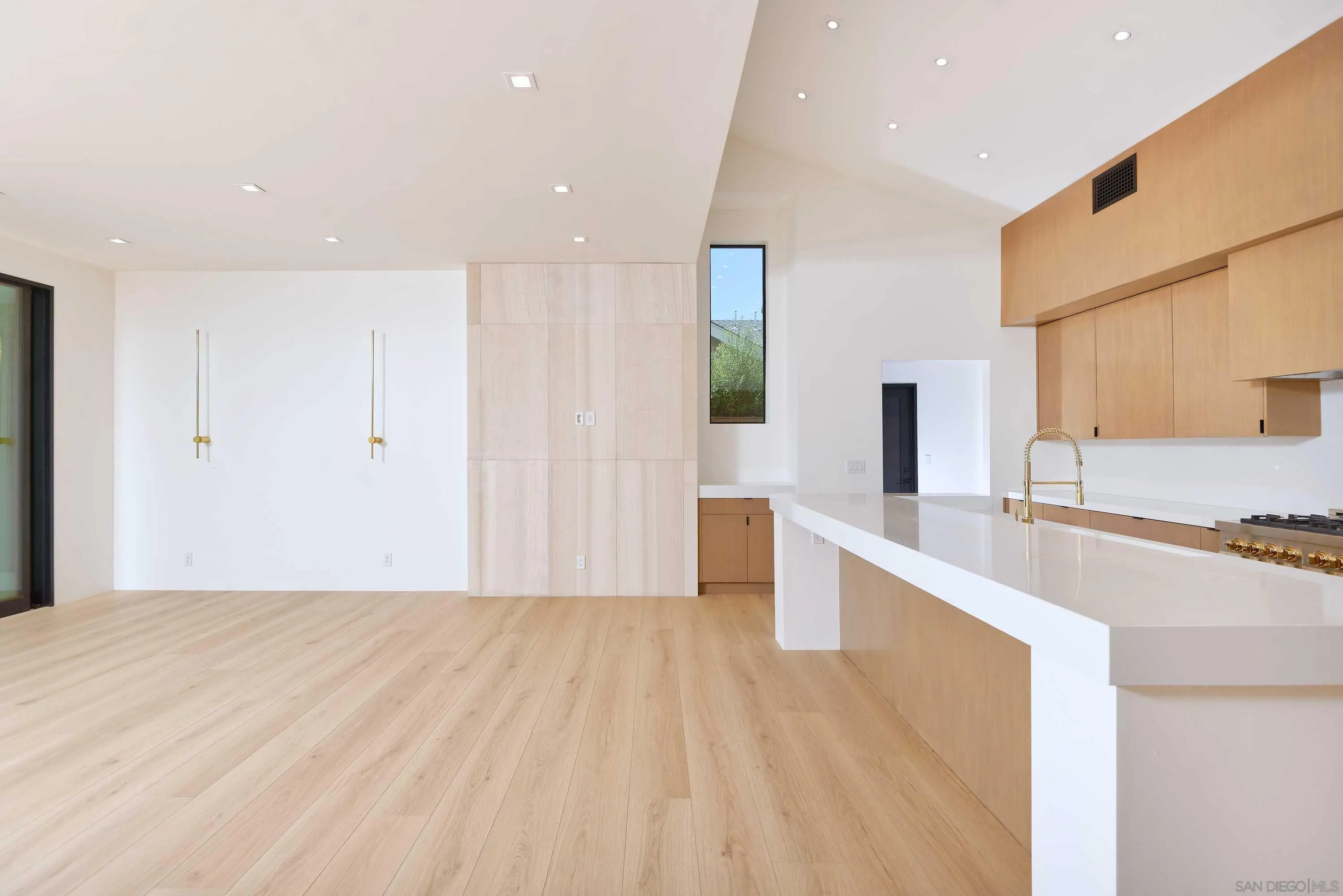 https://cdn.realtyfeed.com/cdn/127/260018847/01bd3f693e7d1f950ade2d58d7d7a69c.webp