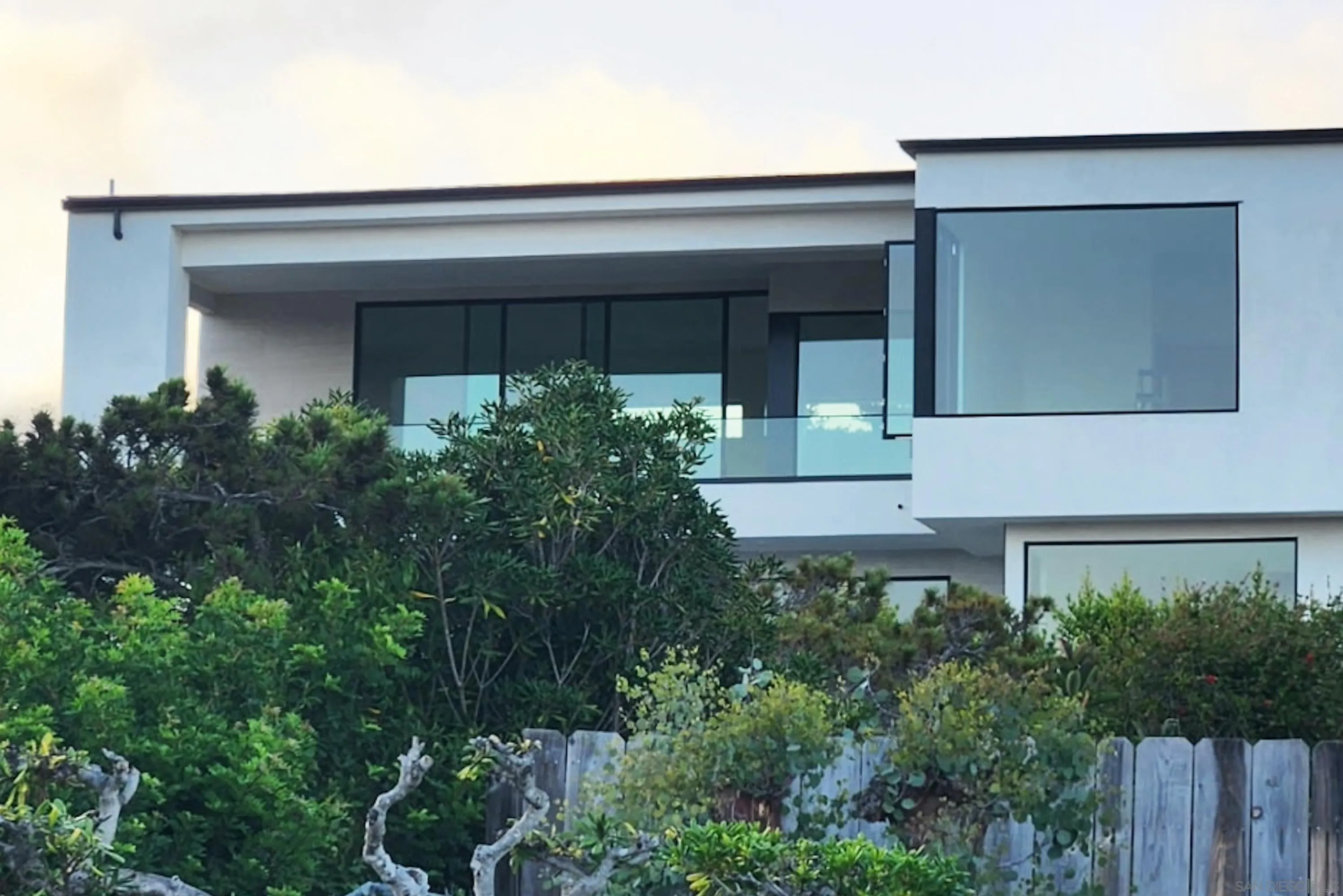 https://cdn.realtyfeed.com/cdn/127/260018847/1f78644110da4b16eb685d4a93423751.webp