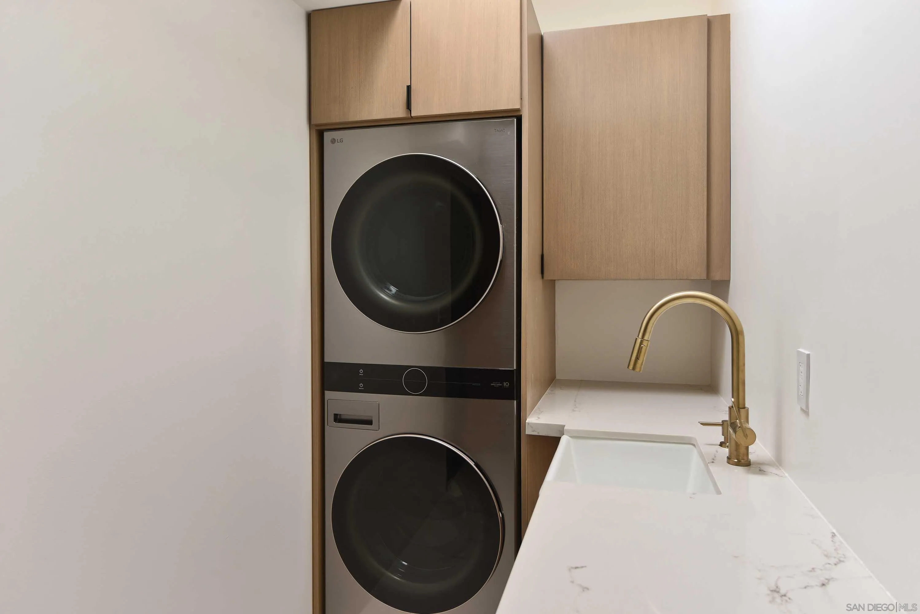 https://cdn.realtyfeed.com/cdn/127/260018847/d77462b1446c2d20e41b12d04da2c74a.webp