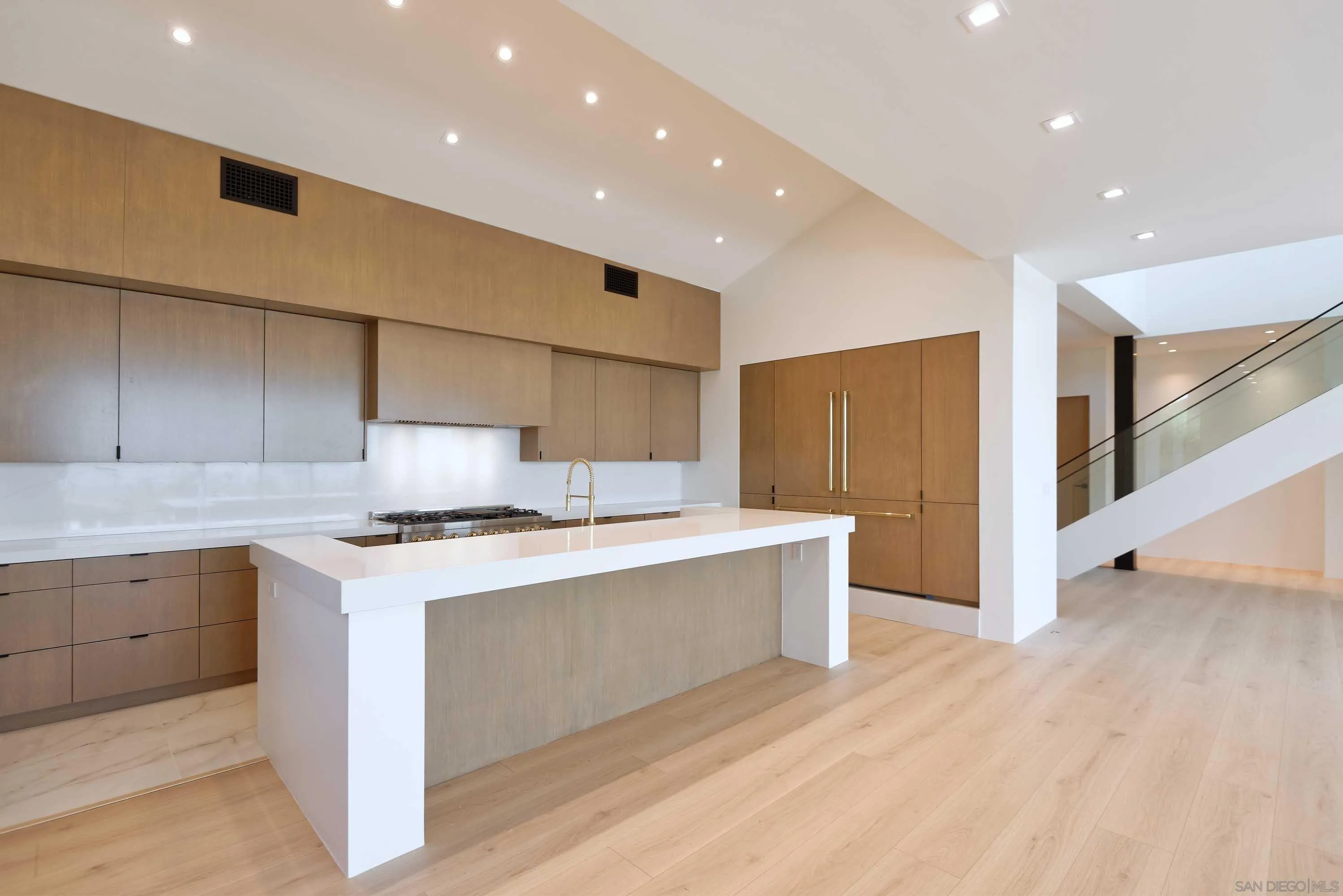 https://cdn.realtyfeed.com/cdn/127/260018847/e01814dff8919288431219ddf7e5bde0.webp