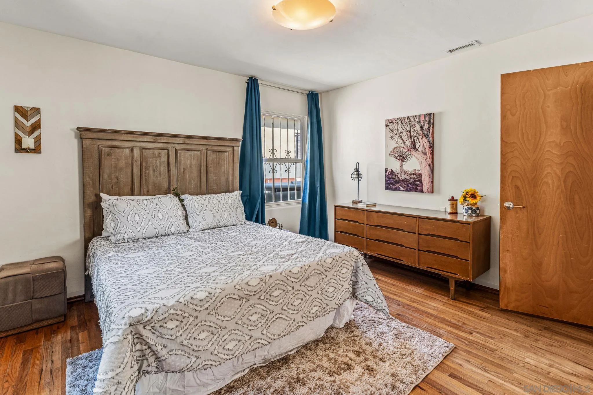 https://cdn.realtyfeed.com/cdn/127/260018848/74ae9f2814ae414671e4829609839bd3.webp