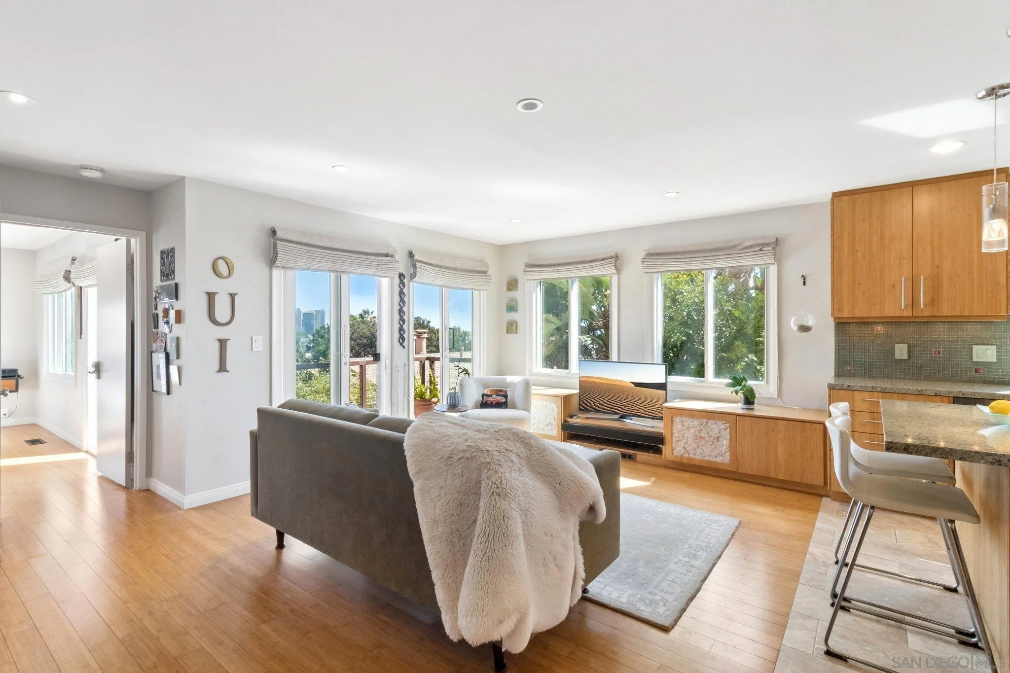 Photo #8: 260018849 Listing: Photo #8
