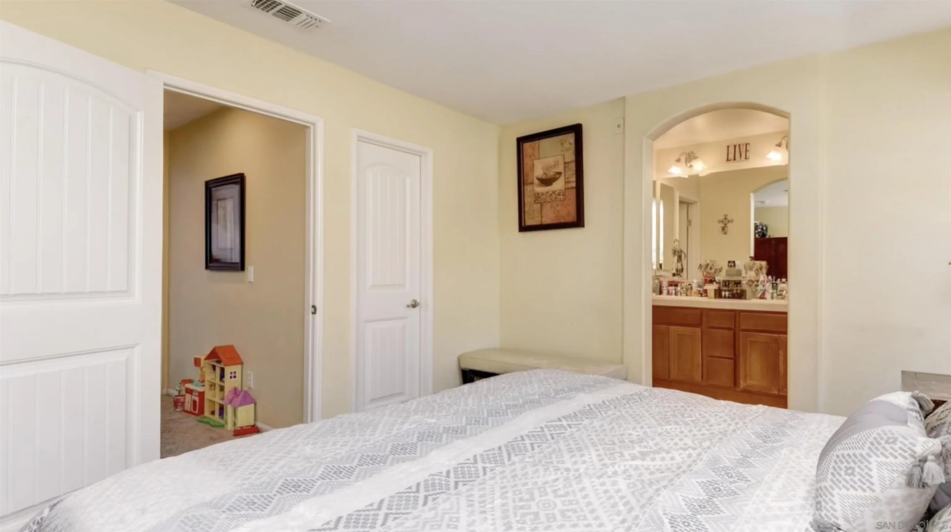 Photo #11: 260018853 Listing: Photo #11