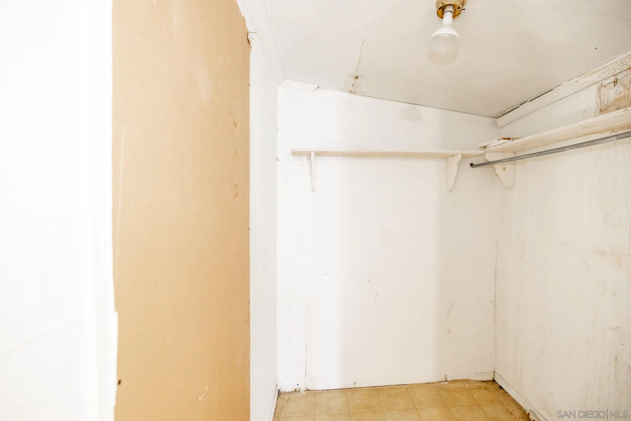 https://cdn.realtyfeed.com/cdn/127/260018855/09274b2c95885902de9141f87302b66e.webp