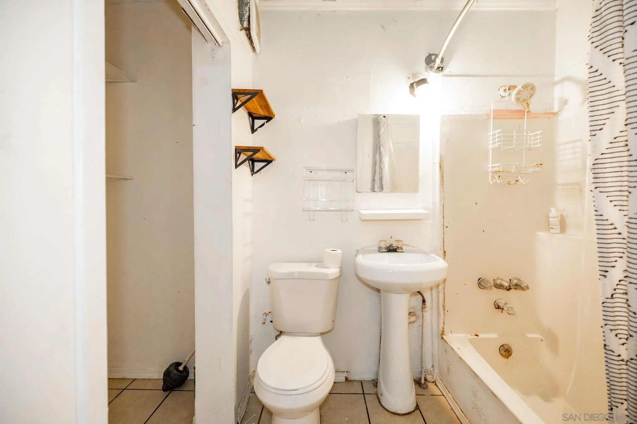 https://cdn.realtyfeed.com/cdn/127/260018855/e58a387e59ebf1bc7d084fc7a251f968.webp