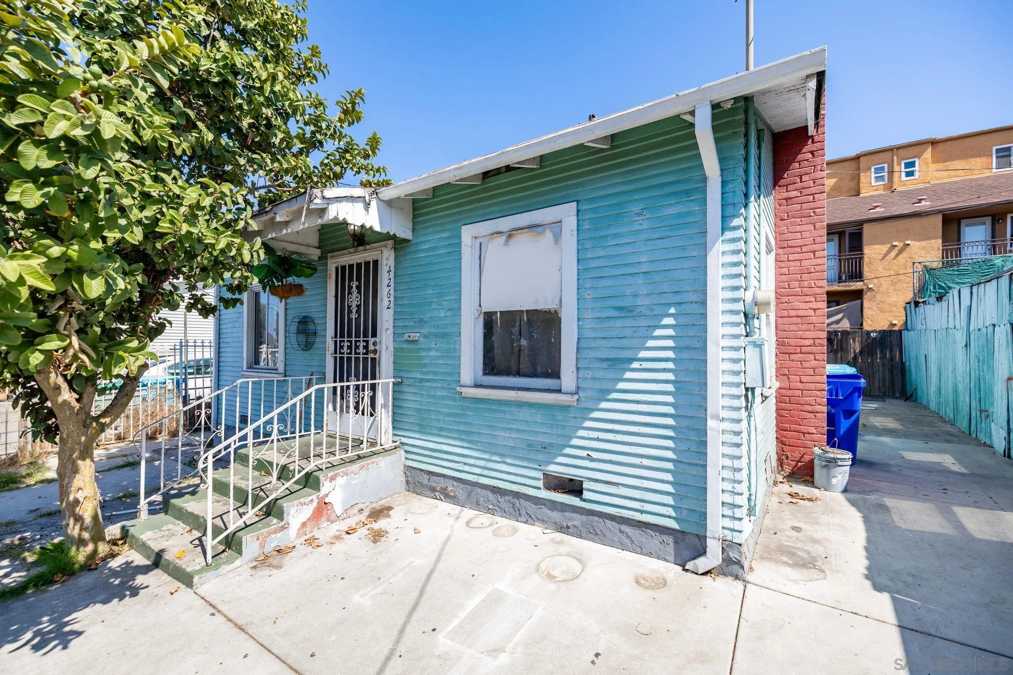 https://cdn.realtyfeed.com/cdn/127/260018855/ec67e127f1042328a5854332d97fd644.webp
