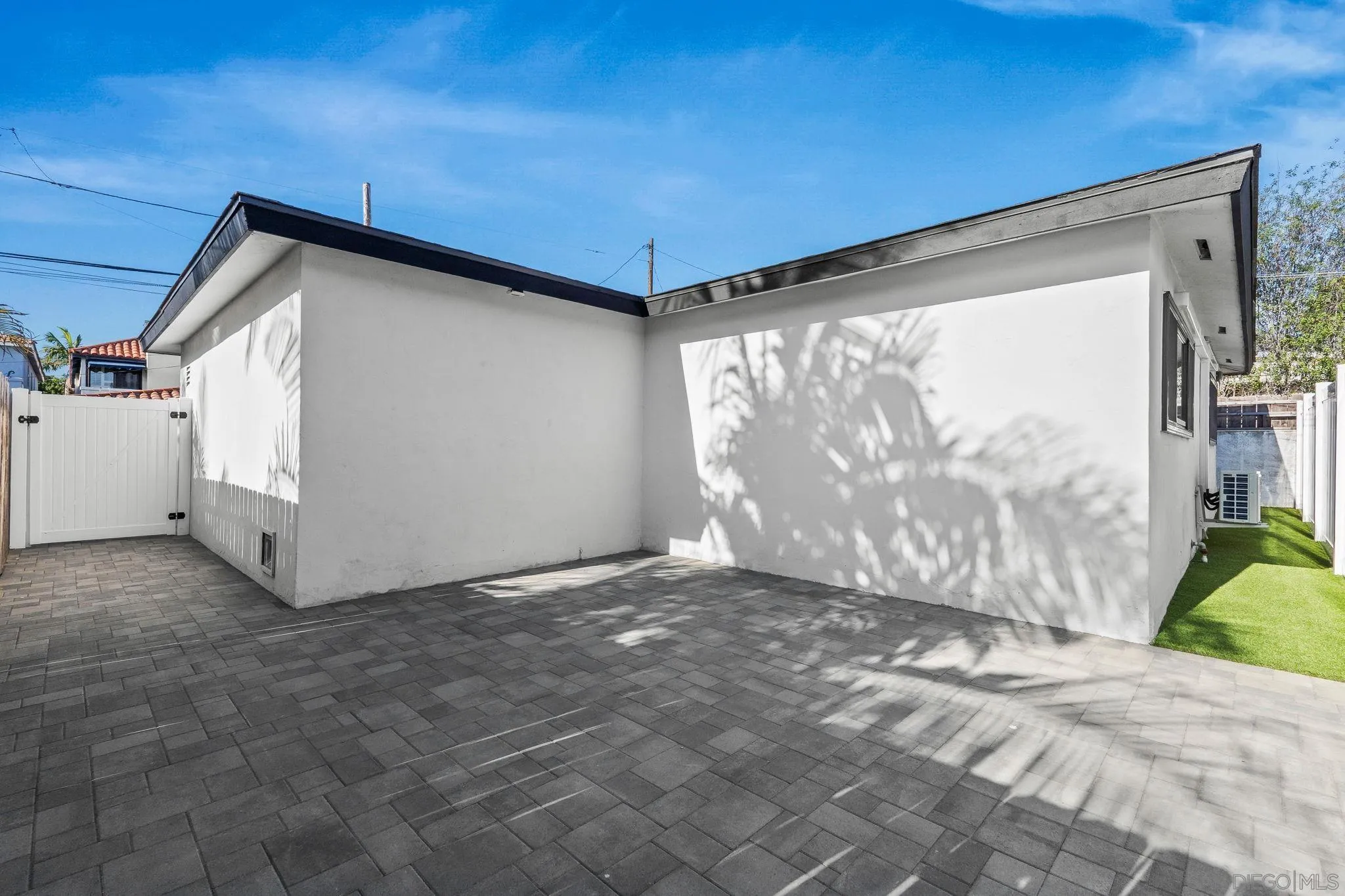 https://cdn.realtyfeed.com/cdn/127/260018859/6d8b661c83ec6db4dd8764c1df3e071e.webp